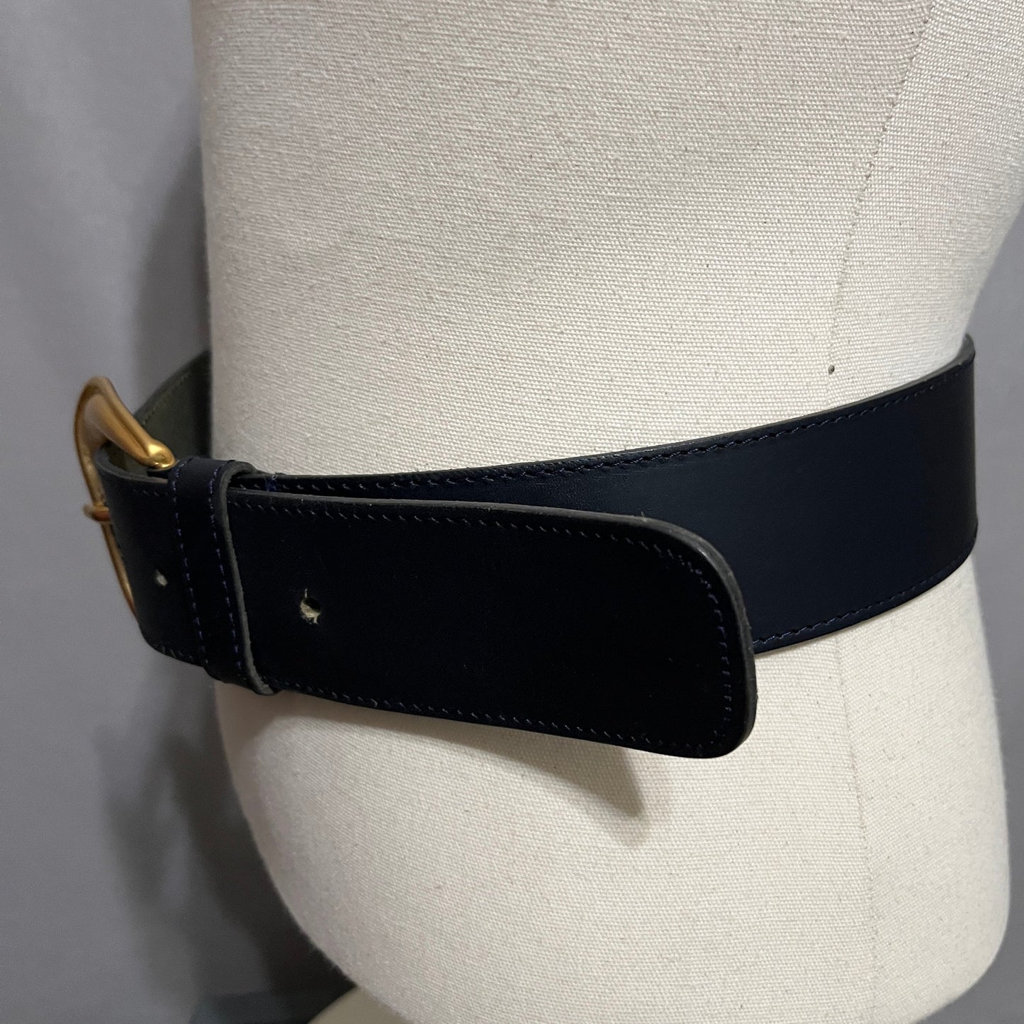 Vintage Dana Buchman Women’s Navy Wide Gold Buckle Belt Sz-32 Medium