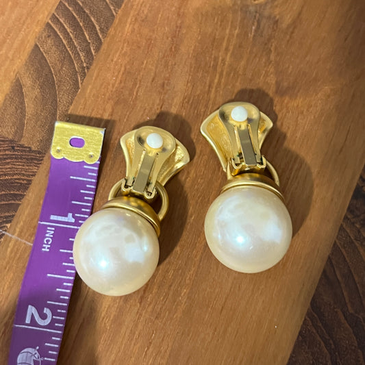Vintage Door Knocker’s Gold and Cream Pearl Clip On Earrings