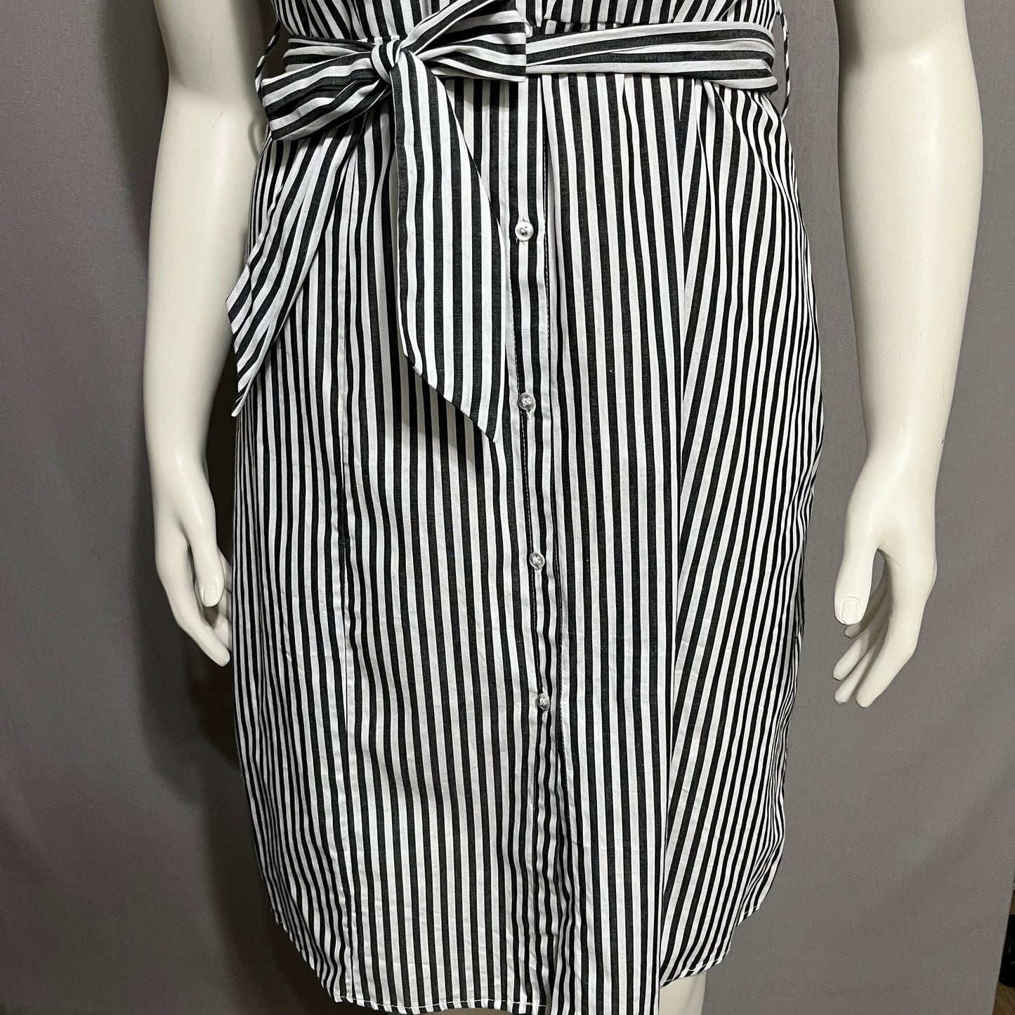 The Royal Standard Gray 100% Cotton Striped Dress Tie Waist Sz-Medium