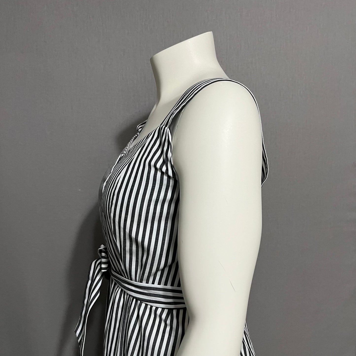 The Royal Standard Gray 100% Cotton Striped Dress Tie Waist Sz-Medium