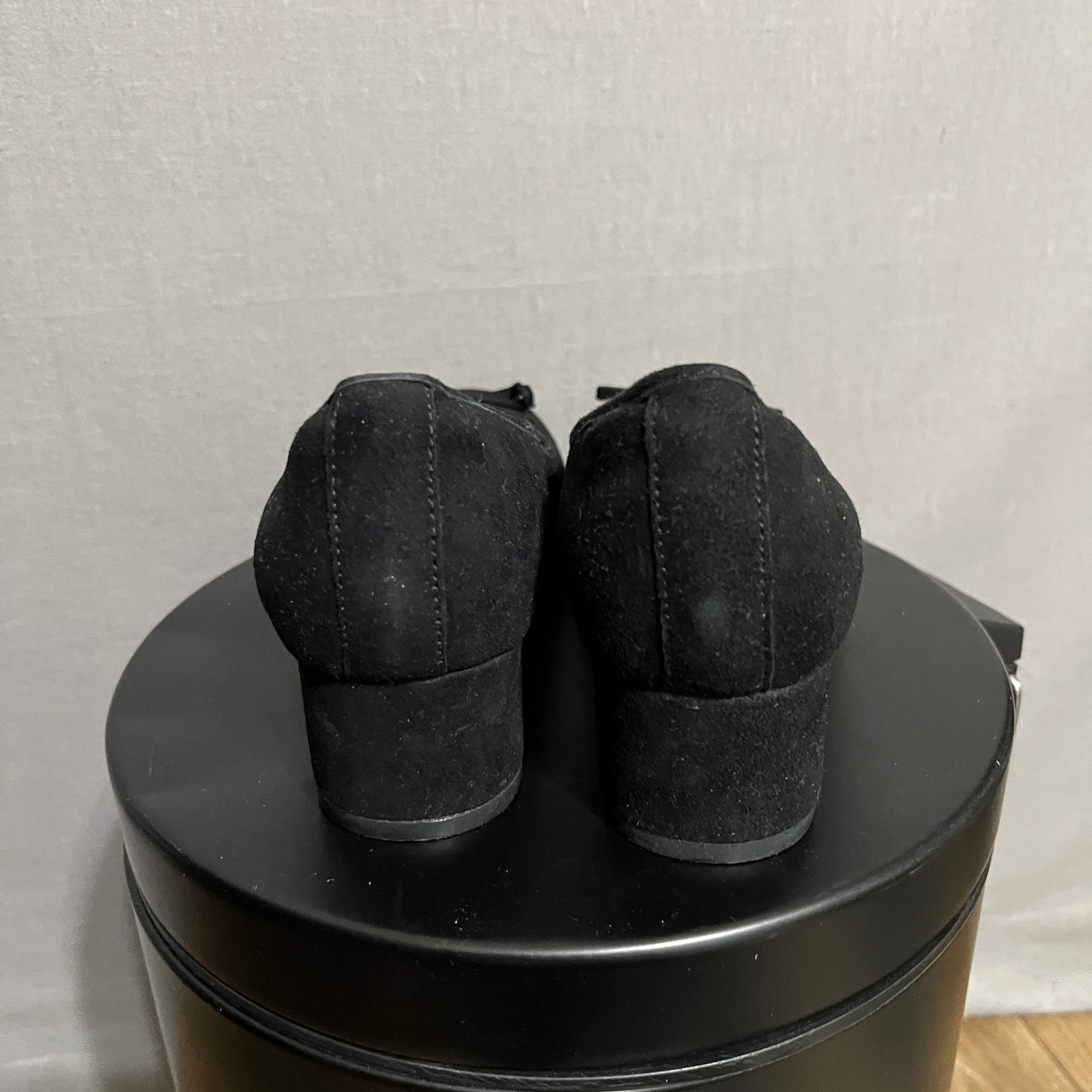 clarks womens shoes 7.5 m Black Bow Round Toe Suede Low Heel Career Shoes