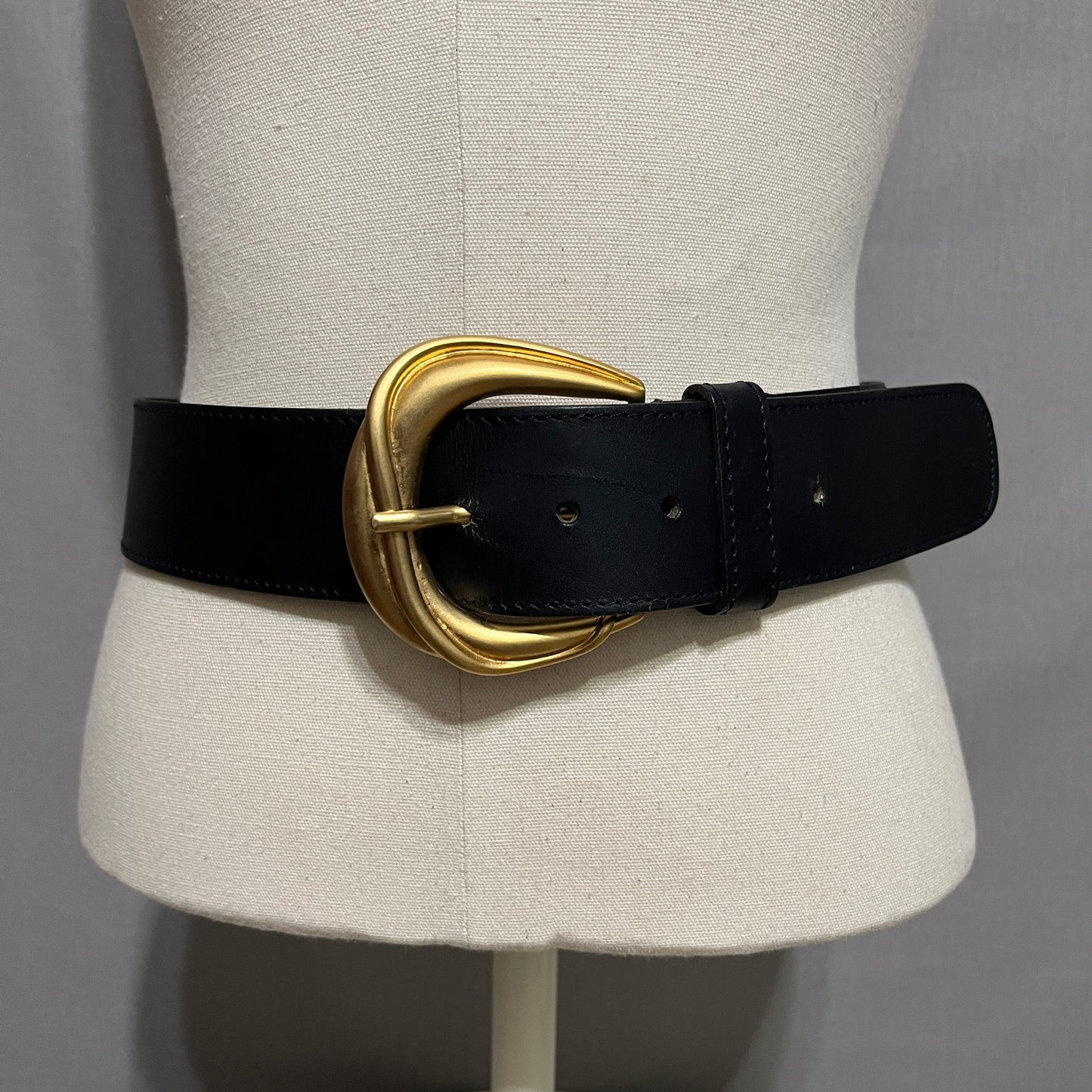 Vintage Dana Buchman Women’s Navy Wide Gold Buckle Belt Sz-32 Medium