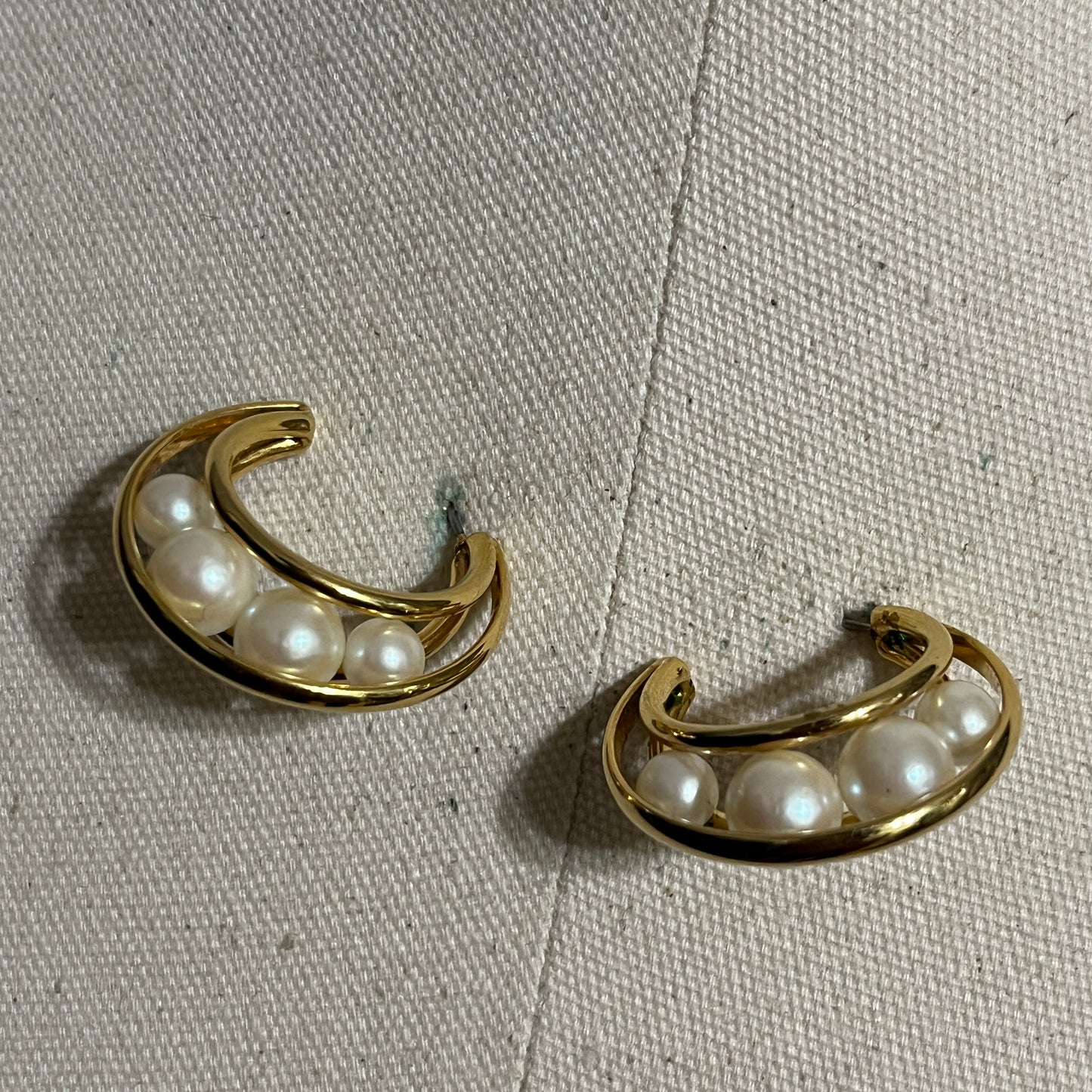 Elegant Gold and Pearl Hoop Earrings