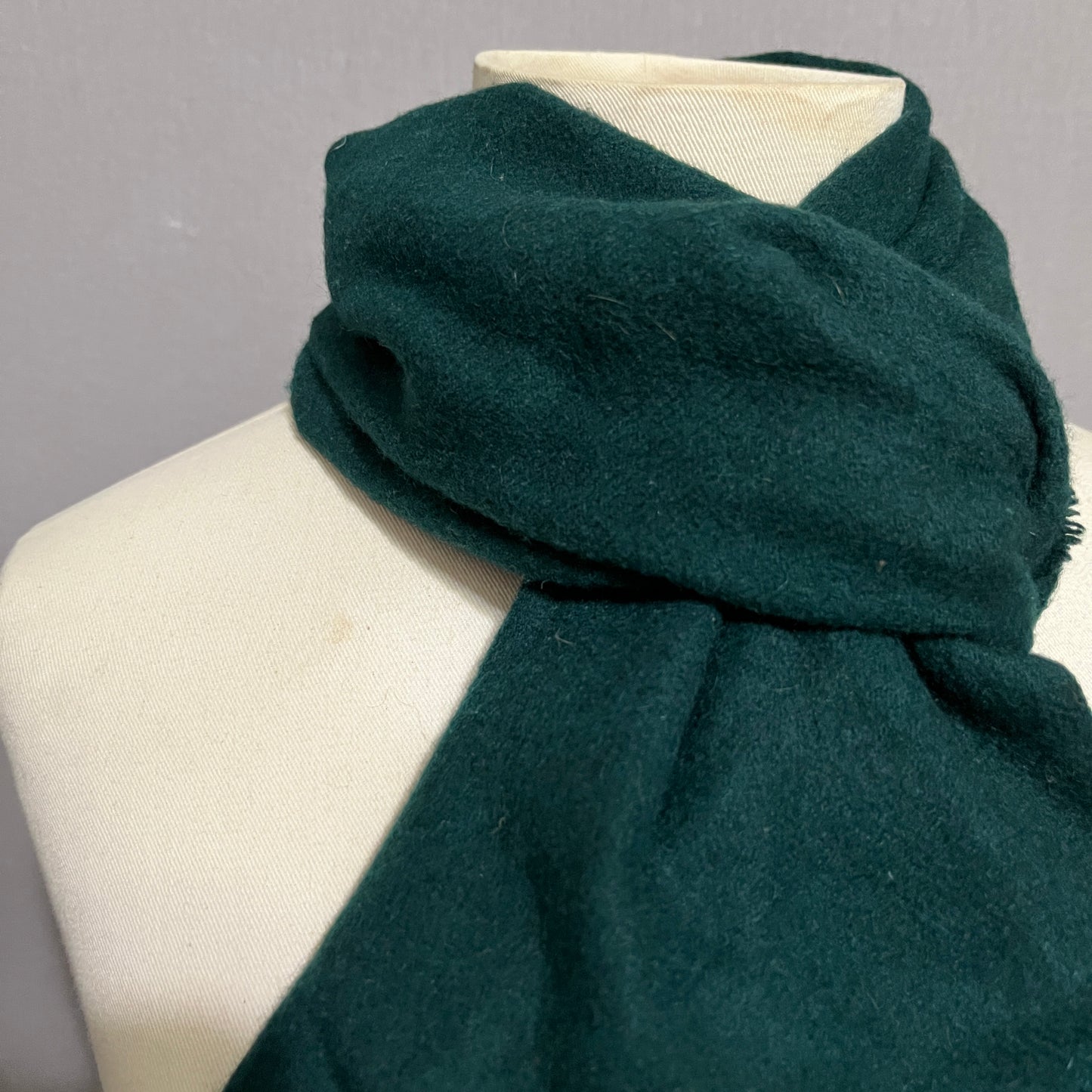 VTG Neiman Marcus 70% Cashmere 30% Wool Green Scarf
