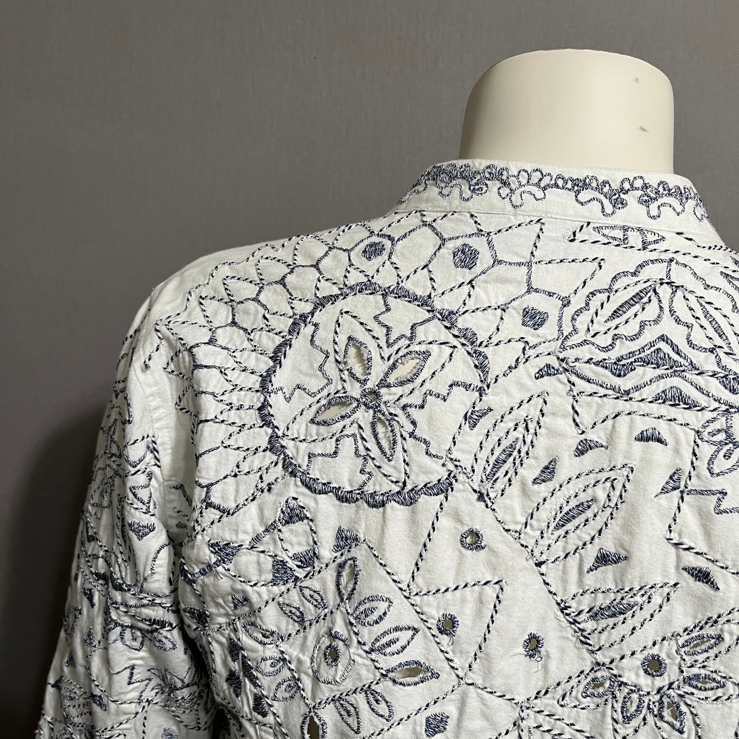 Chicos Women’s Cotton Jacket Embroidered Eyelet Scalloped Edge Sz-2 Medium