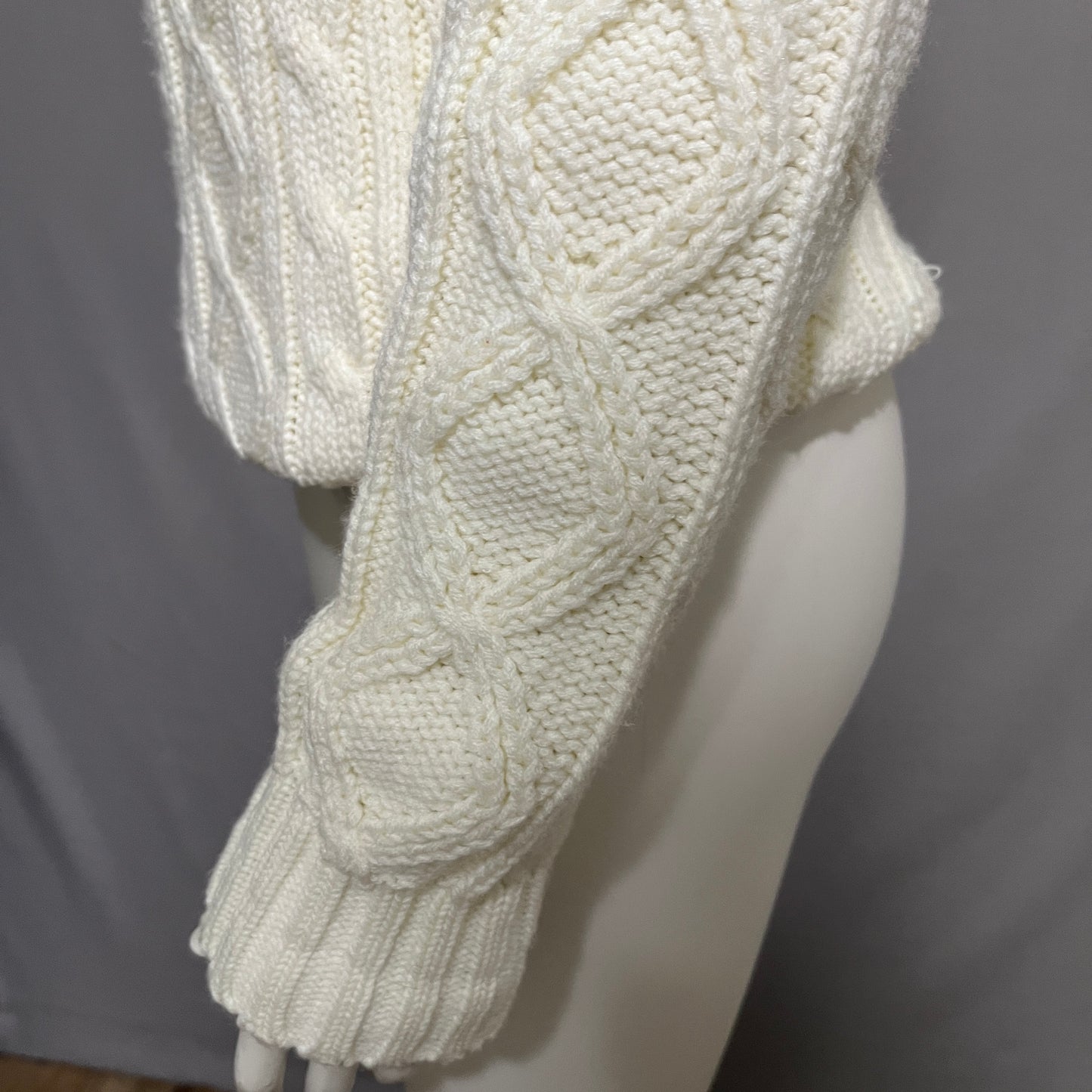 Chic Cable Knit Sweater in Cream