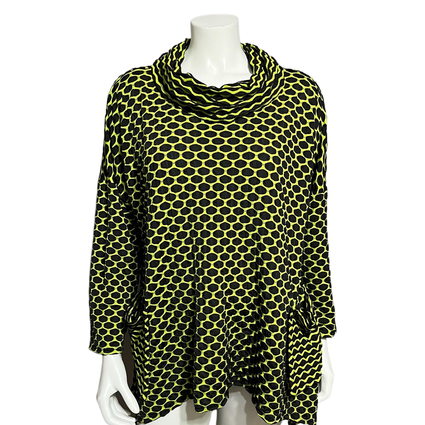 Chartreuse | Black Textured Artsy Pullover Top Sz-Large