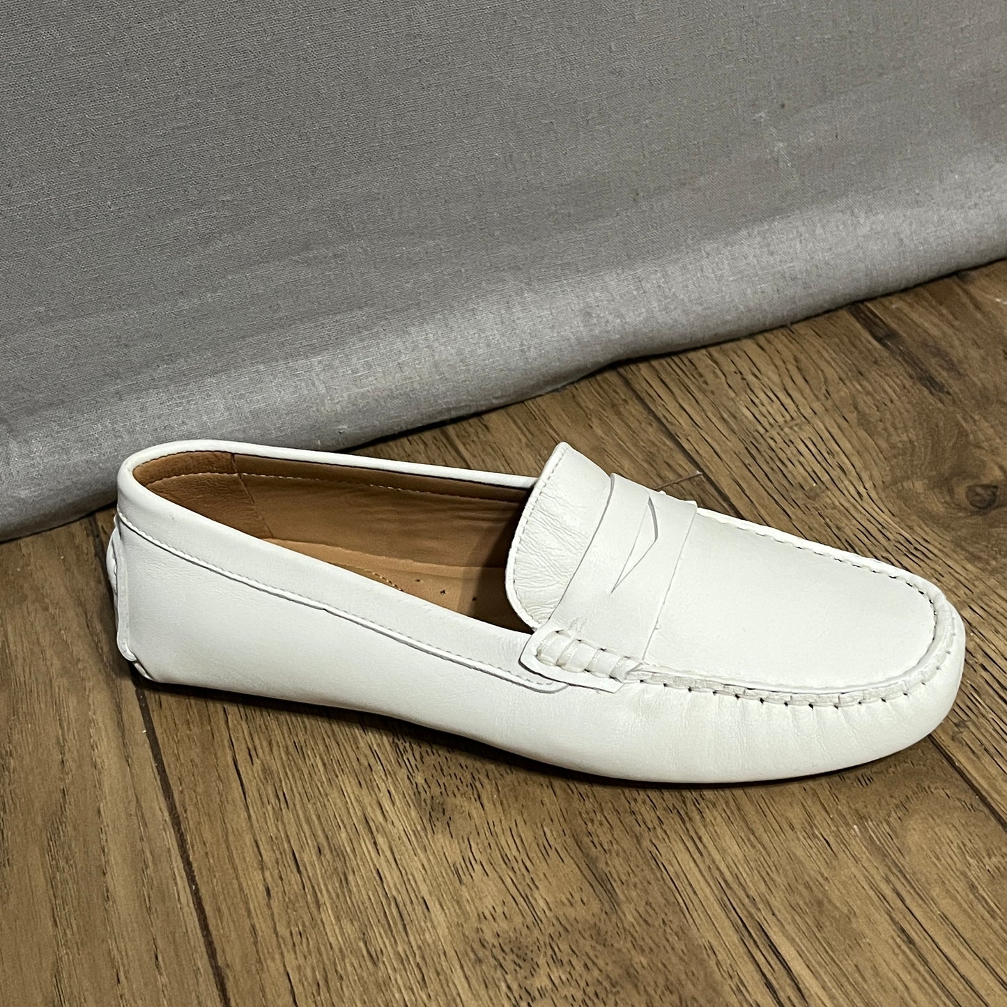 Women’s Flag Ltd. White Leather Driving Loafer 7.5