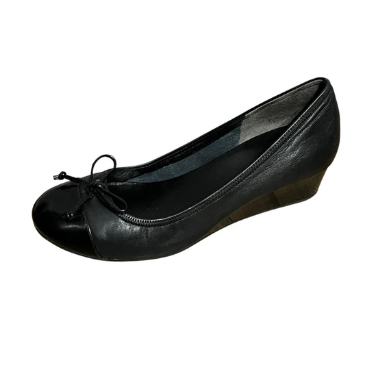 cole haan womens Black leather Round Toe Bow Comfort heel shoes size 7.5