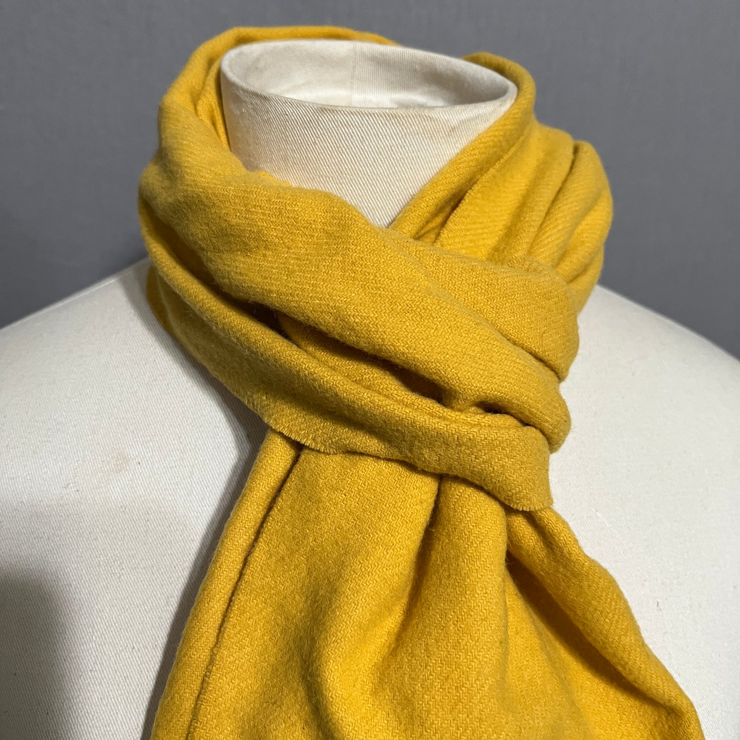 Neiman Marcus 100% Cashmere 100% Cashmere Scarf