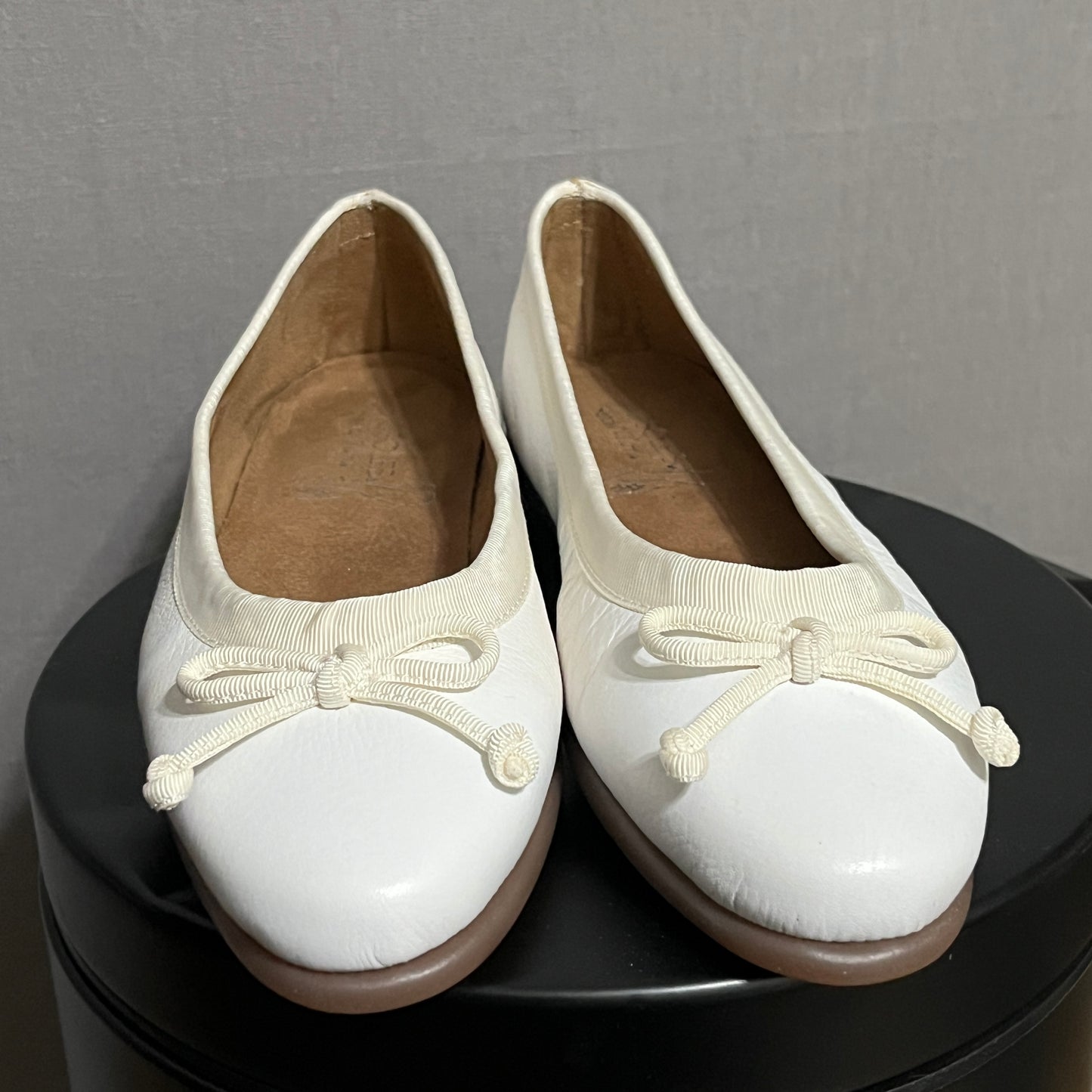 AEROSOLES White Bow Accent Flats