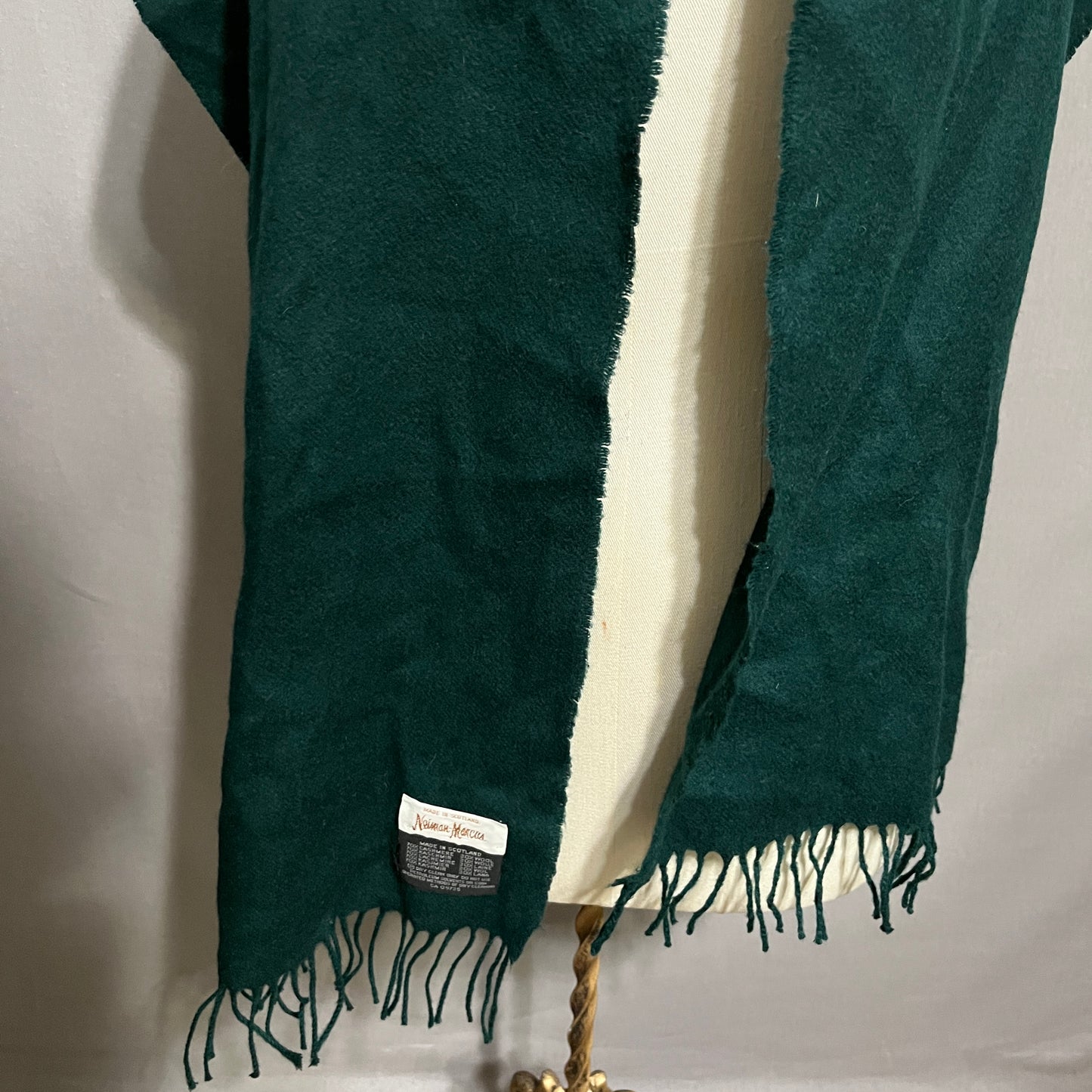 VTG Neiman Marcus 70% Cashmere 30% Wool Green Scarf