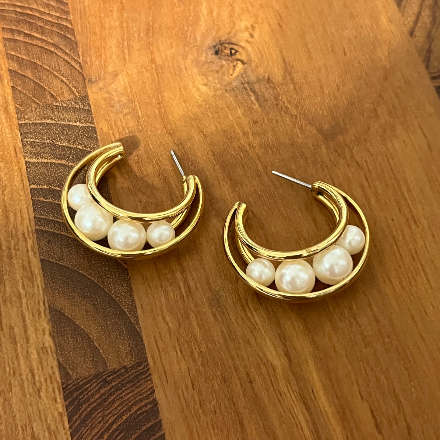 Elegant Gold and Pearl Hoop Earrings