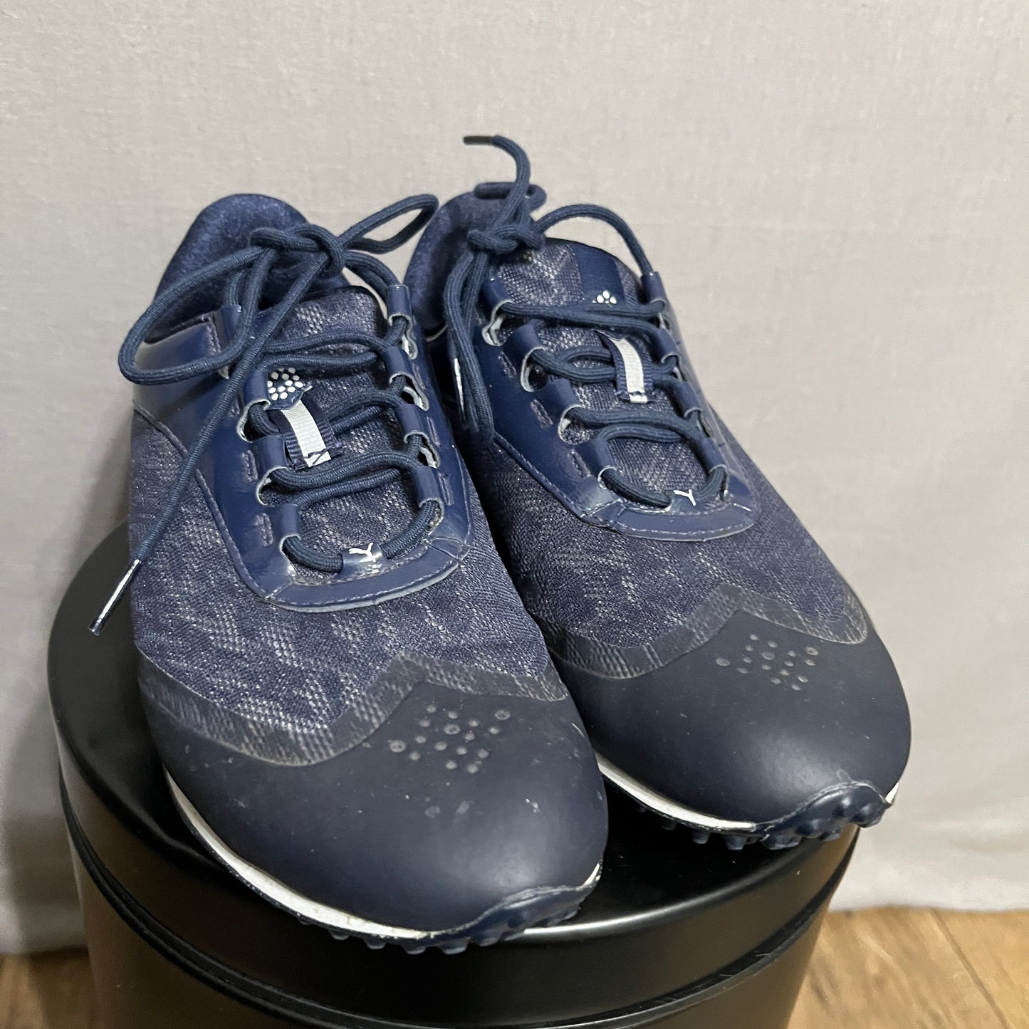 puma sneakers women 8 Navy & White Athletic Cleats