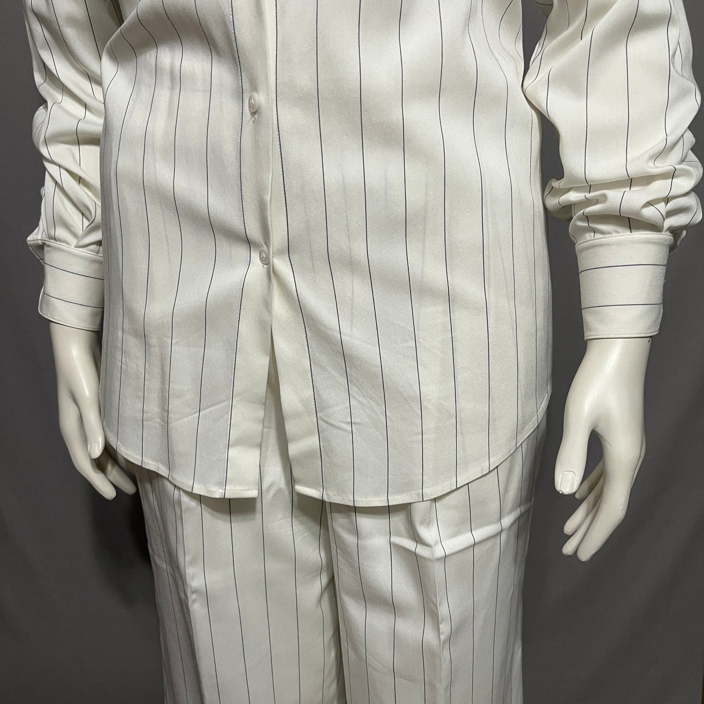 Ellen Tracy White and Black Pinstriped 2 pc Pant Set Sz-Large