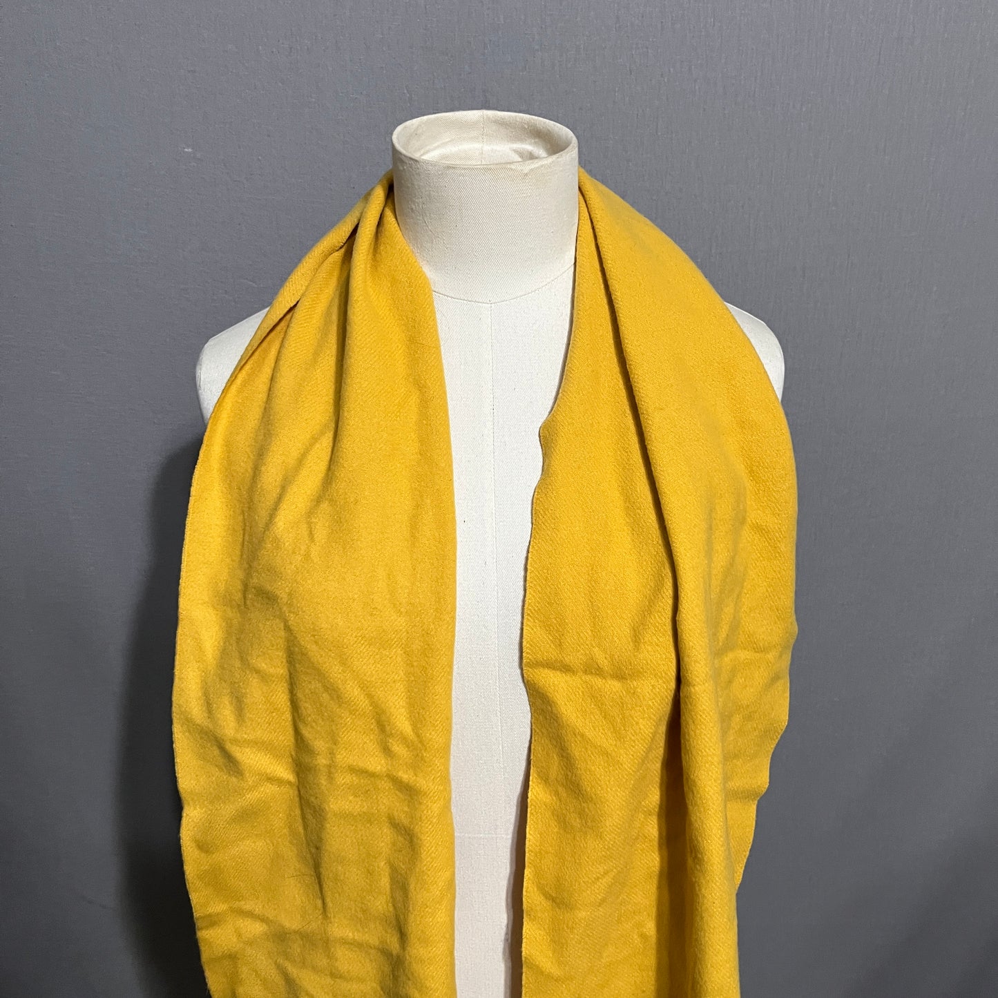 Neiman Marcus 100% Cashmere 100% Cashmere Scarf