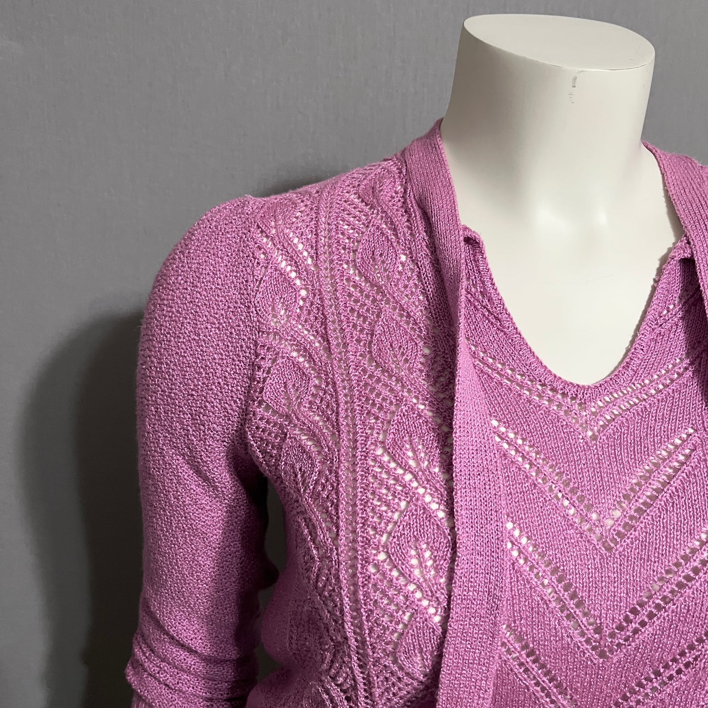 Vintage America Women's V-Neck Sweater in Pink