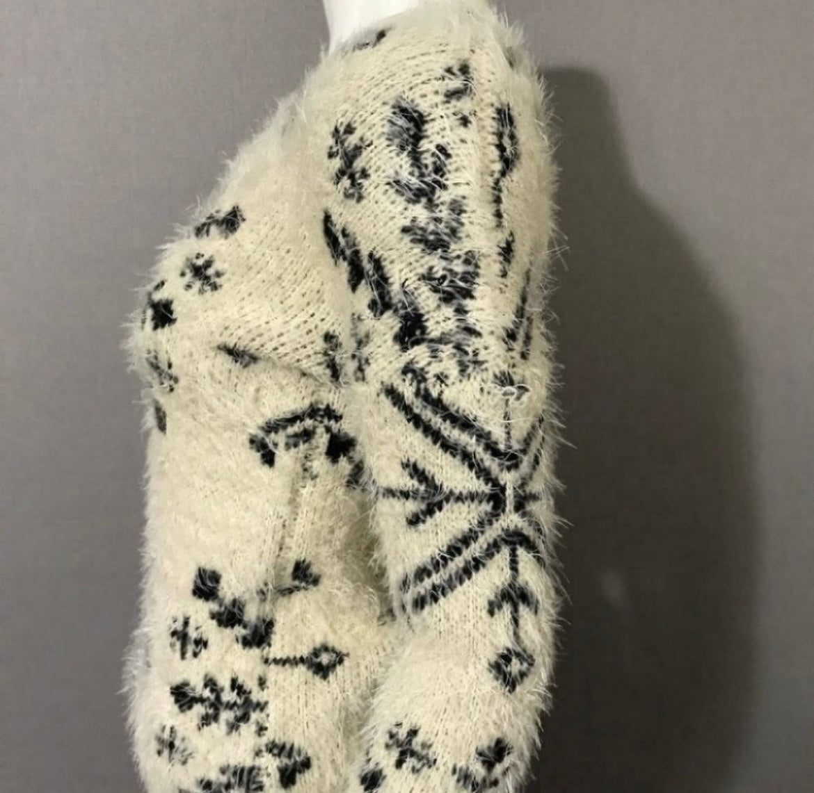 Finn & Clover Fuzzy Snowflake Sweater Sz-Small