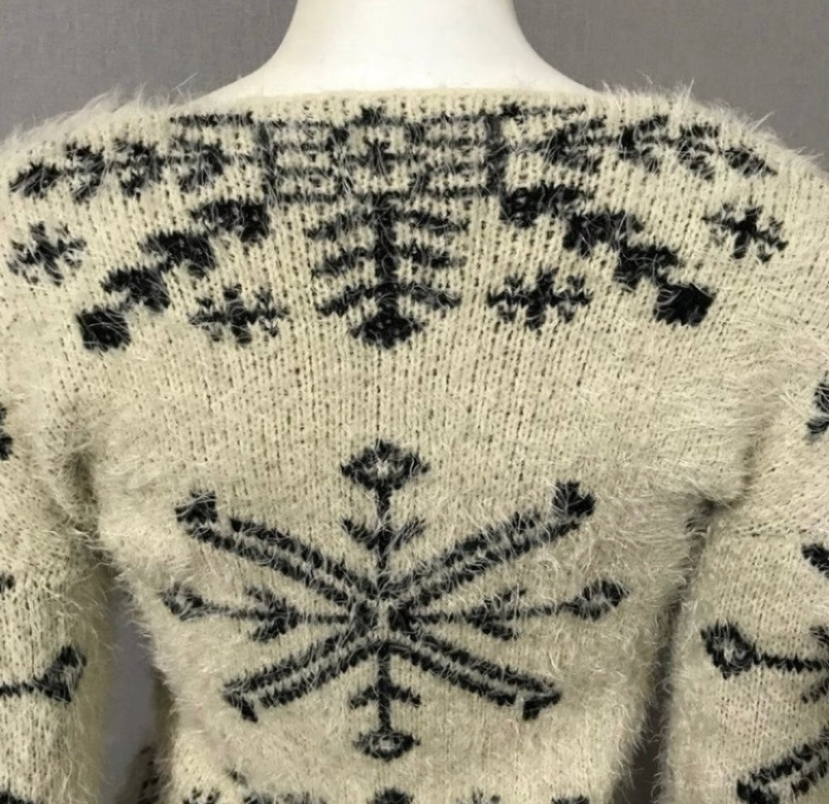 Finn & Clover Fuzzy Snowflake Sweater Sz-Small