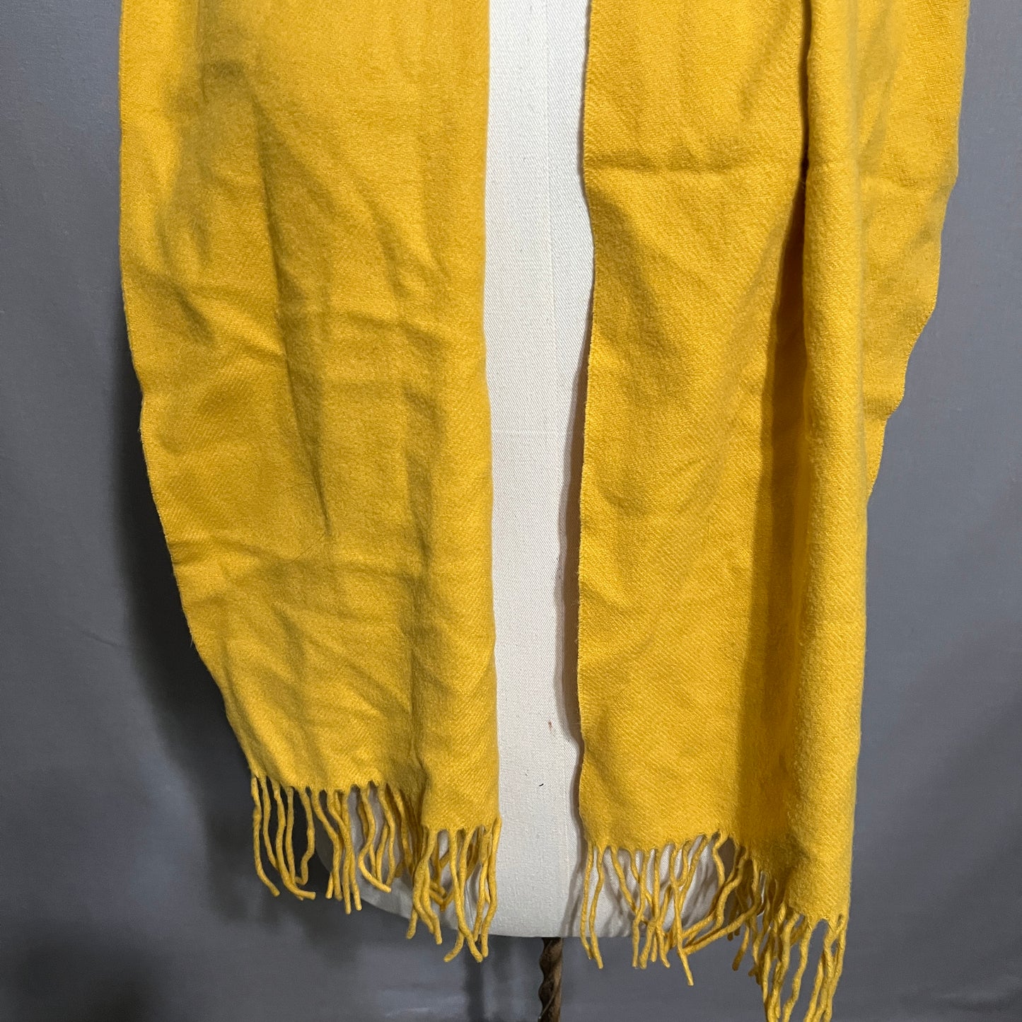 Neiman Marcus 100% Cashmere 100% Cashmere Scarf