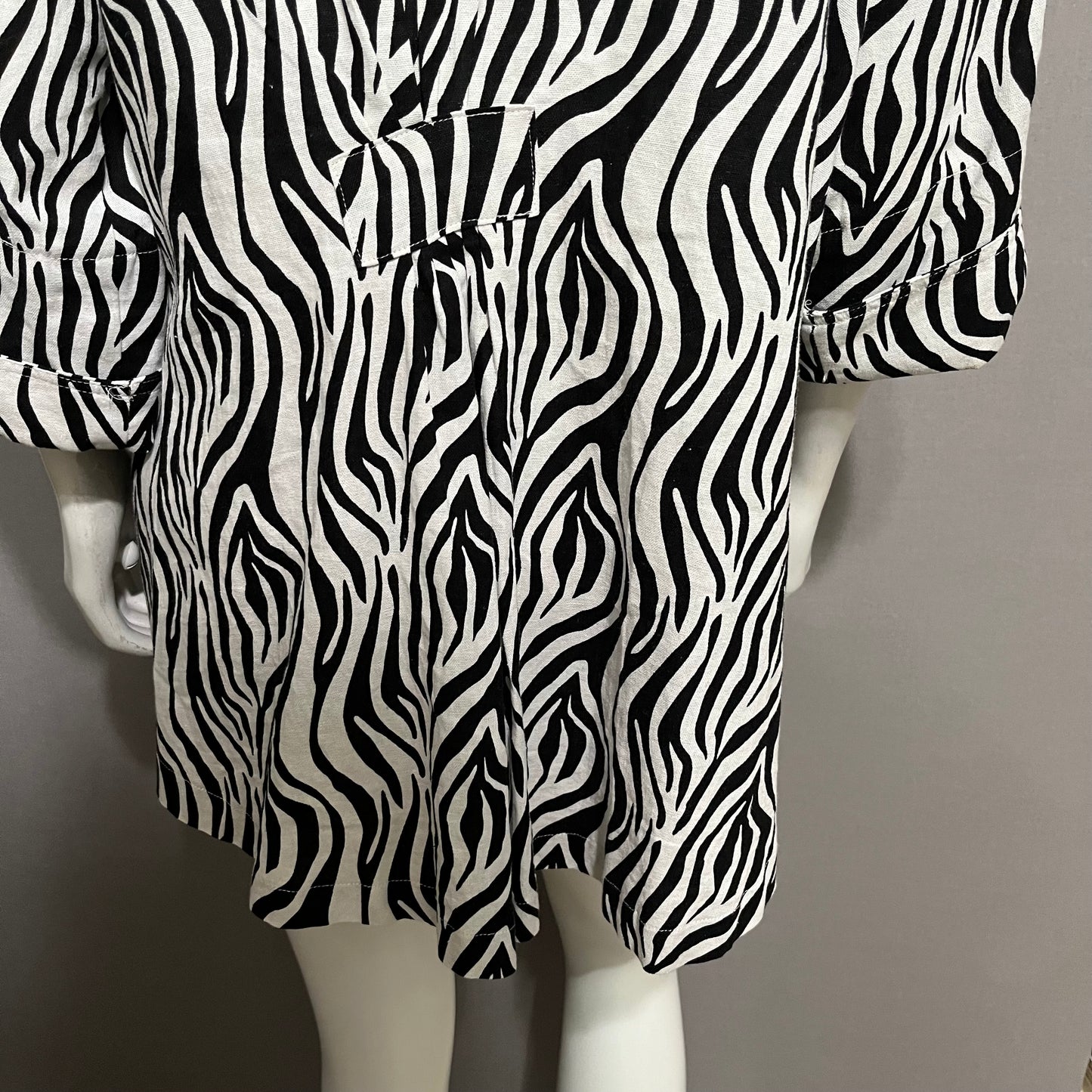 Talie Black Zebra Print Linen  / Viscose Shirt Sz-Medium