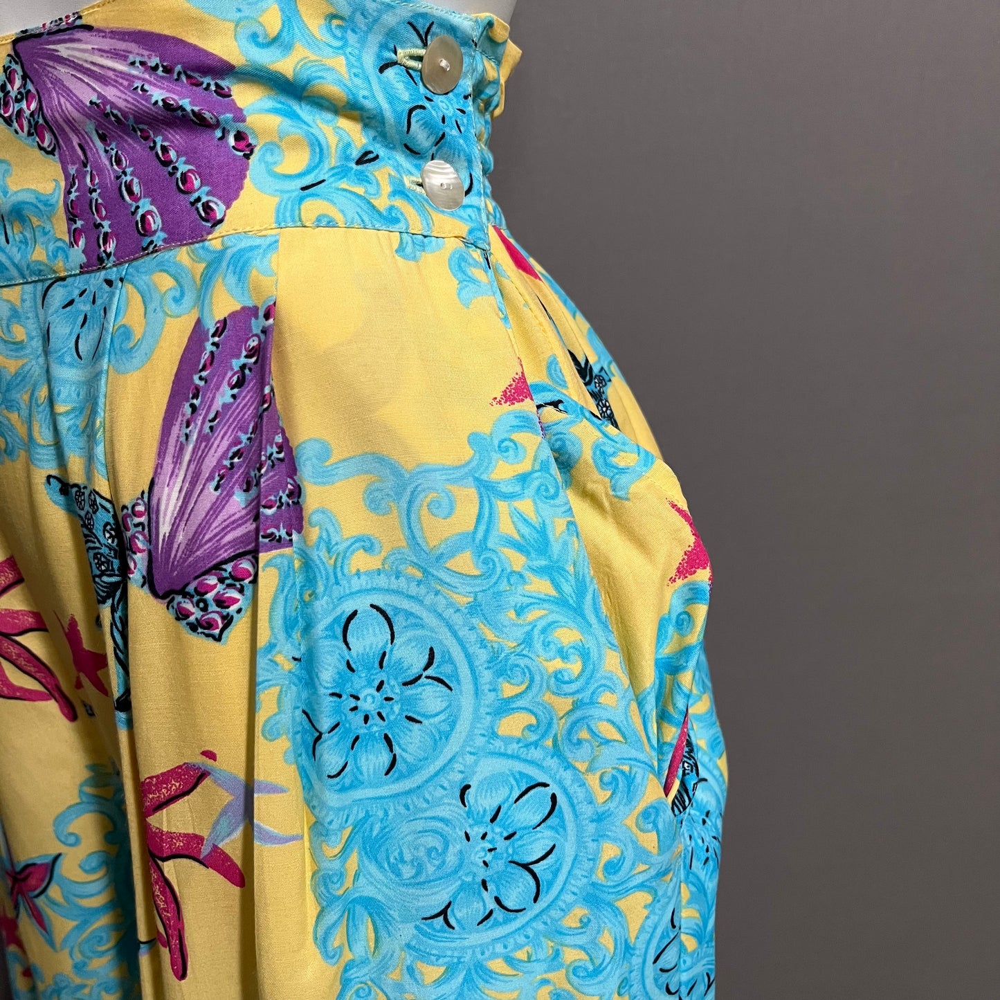 Vintage The Lacosta Spa Yellow With Stars Pants Sz-Large
