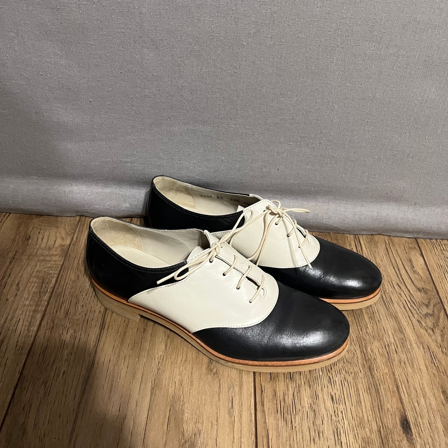 Giorgio Armani Black & Cream Leather Oxford Saddle Lace Up Shoes Sz-7 or EU -37