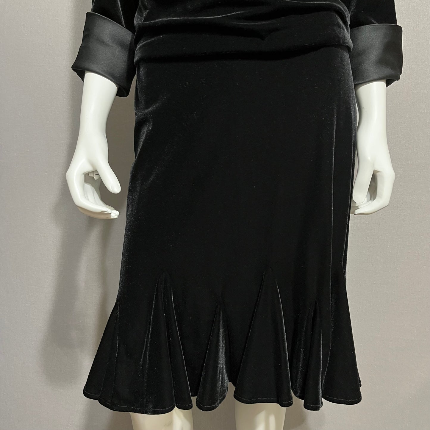 JS Collections Black Velour 2 Pc Skirt Set Sz-14