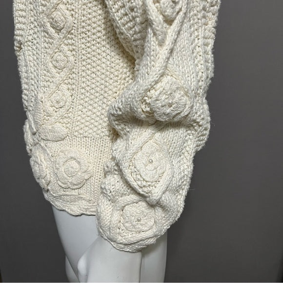 Handknitted Intern. Express Cream Pearl Sweater Sz-Small