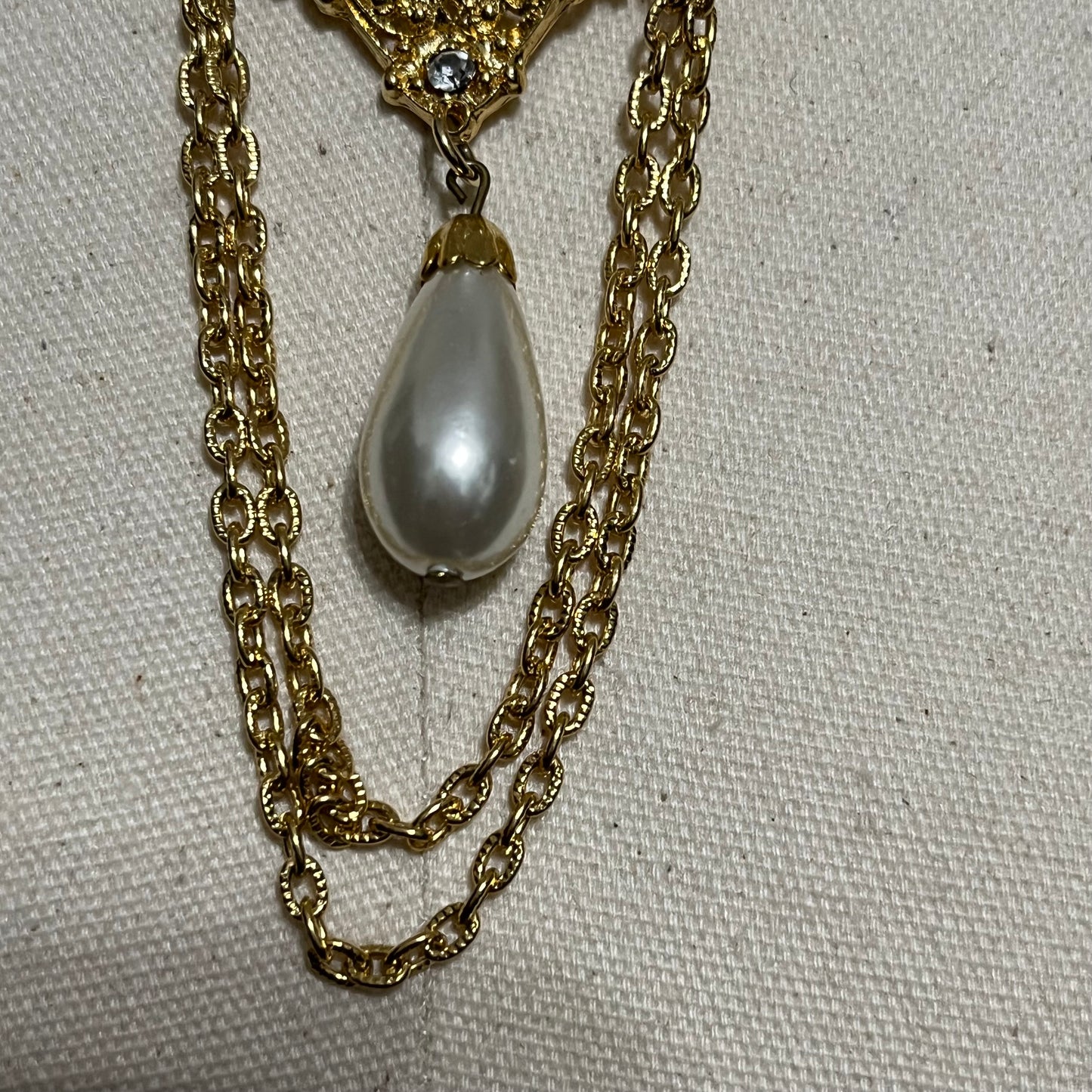 Gold Heart Pearl With Hang Chain Brooch