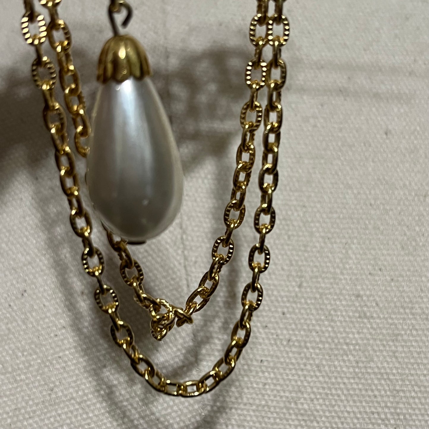 Gold Heart Pearl With Hang Chain Brooch