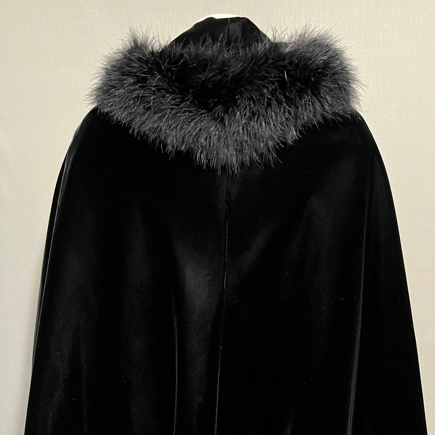 Vintage Black Velvet With Faux Fur Trim Cape Sz-Medium