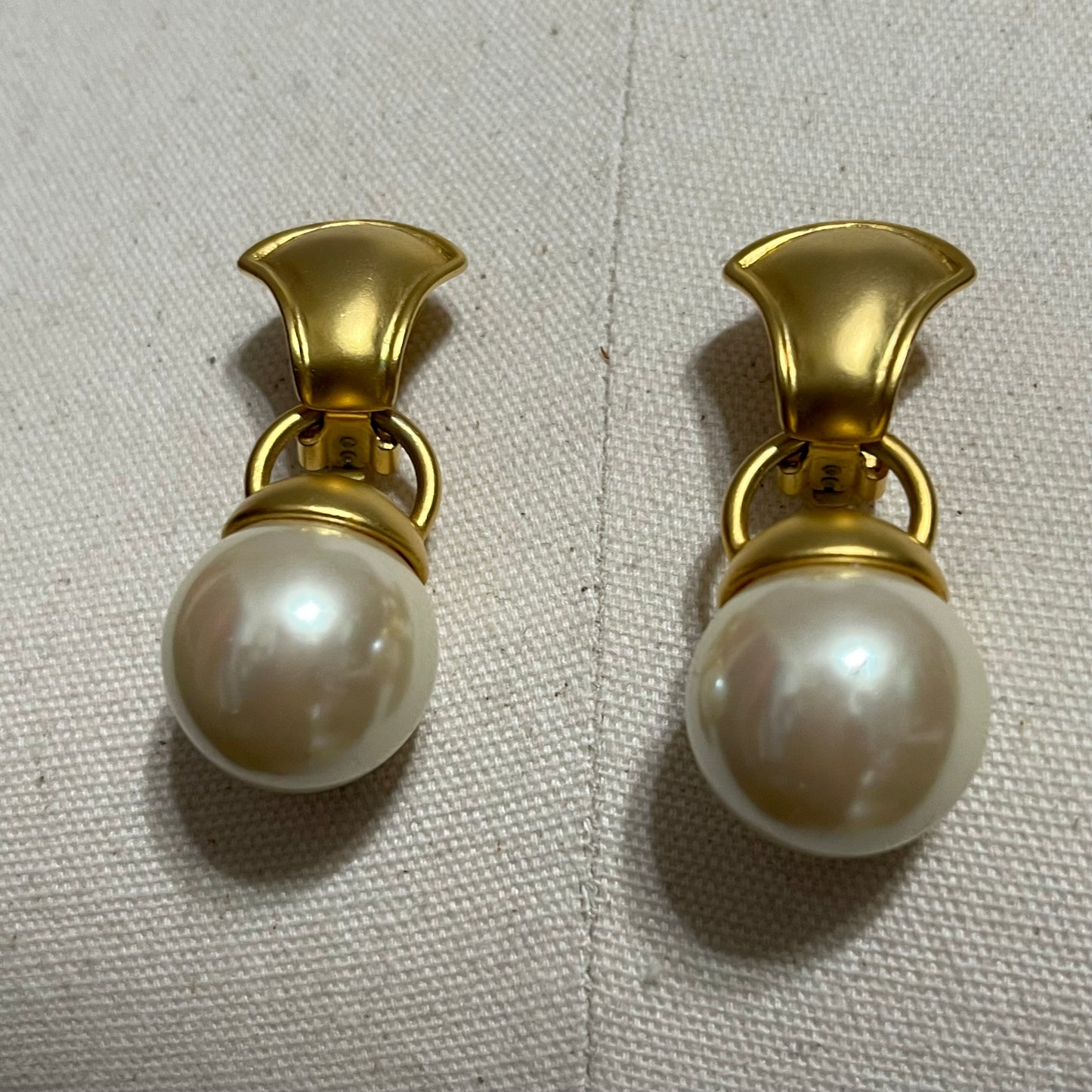 Vintage With Gold Large Pearl Clip On Earrings