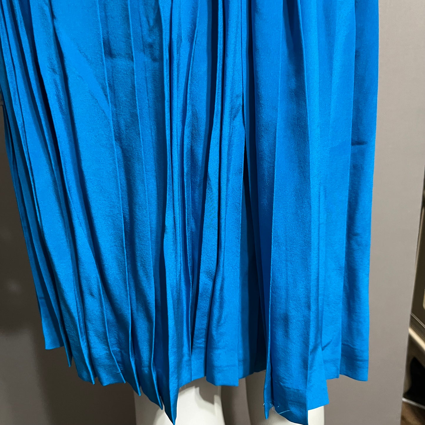 Diane Von Furstenburg Blue Silk Pleated Skirt Sz-Medium #37