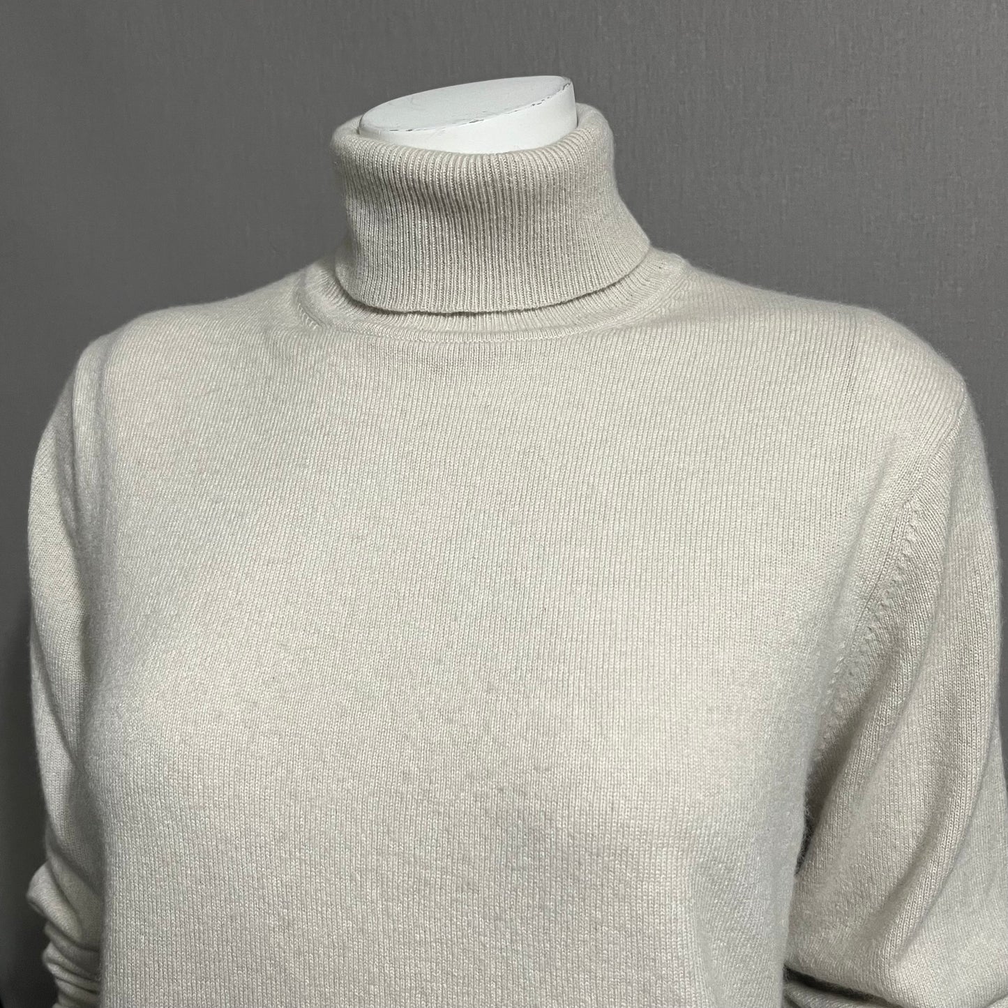 LL Bean 100% Cashmere Oatmeal Turtleneck Sweater Sz-Large