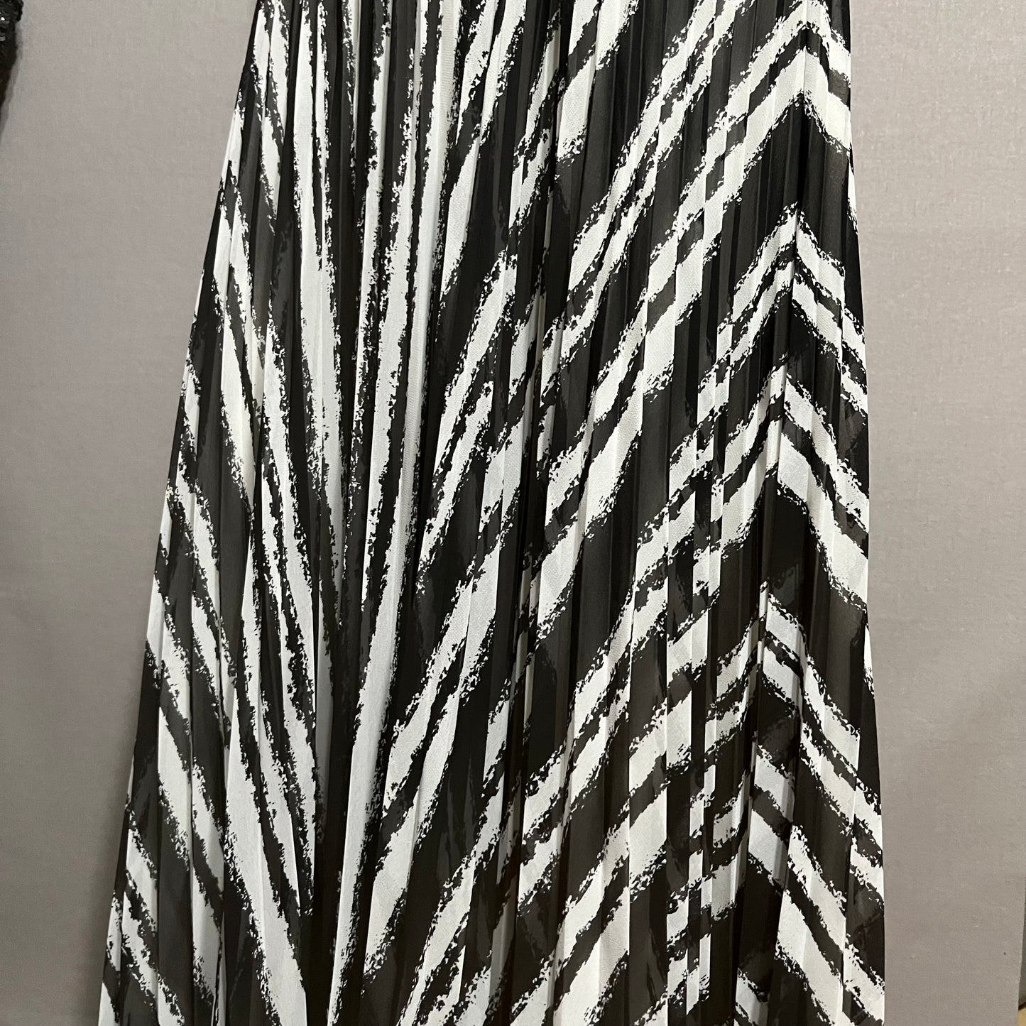 Ann Taylor Black White Pleated Maxi Skirt Sz-Medium/Large