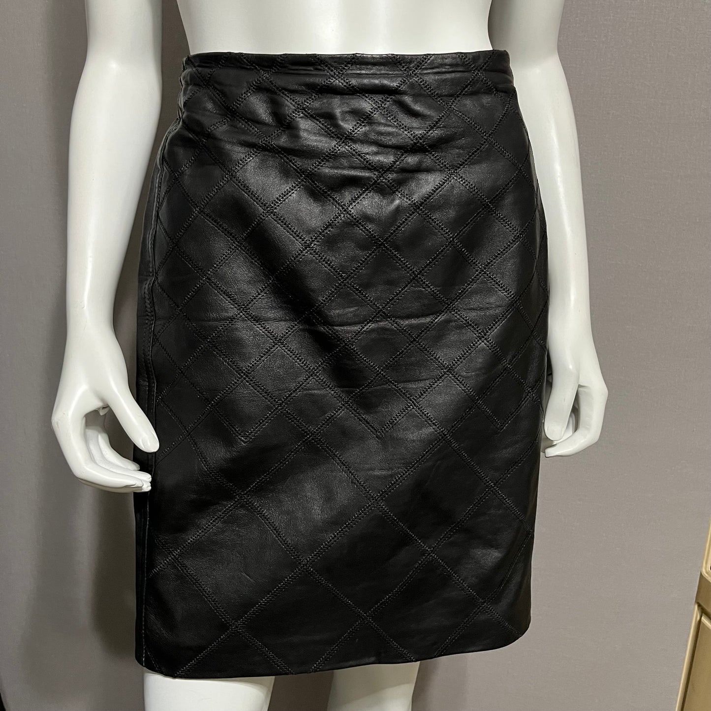 White House Black Market 100% Leather Quilted Diamond Print Pencil Skirt Sz-8