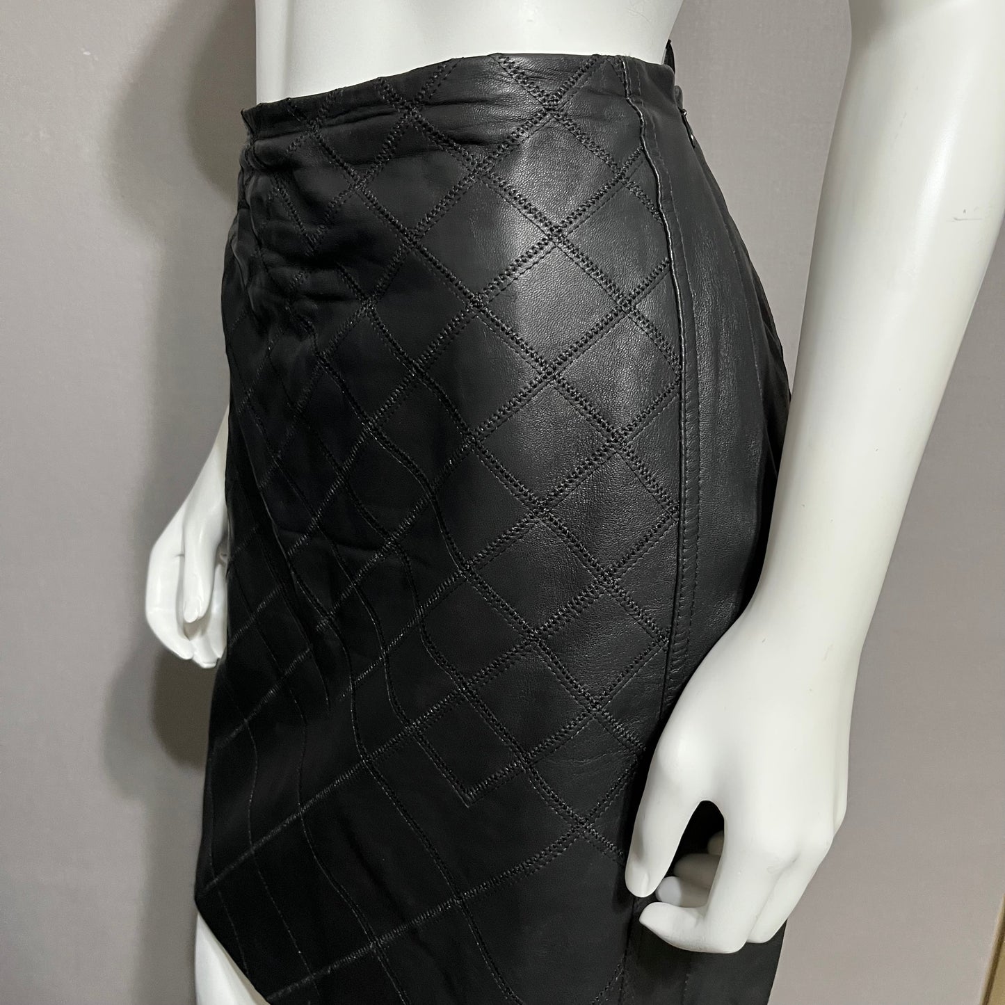 White House Black Market 100% Leather Quilted Diamond Print Pencil Skirt Sz-8