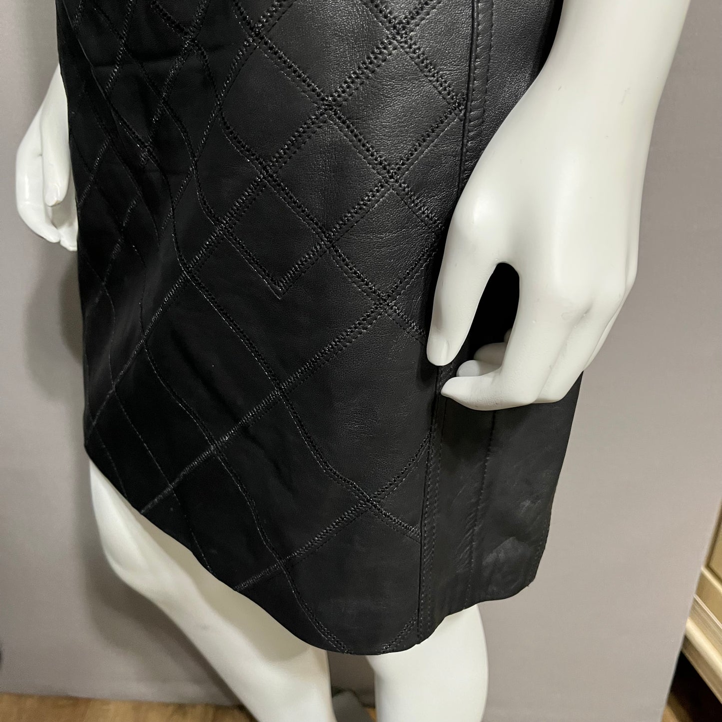 White House Black Market 100% Leather Quilted Diamond Print Pencil Skirt Sz-8