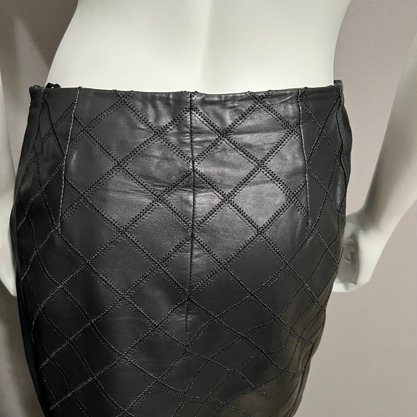 White House Black Market 100% Leather Quilted Diamond Print Pencil Skirt Sz-8