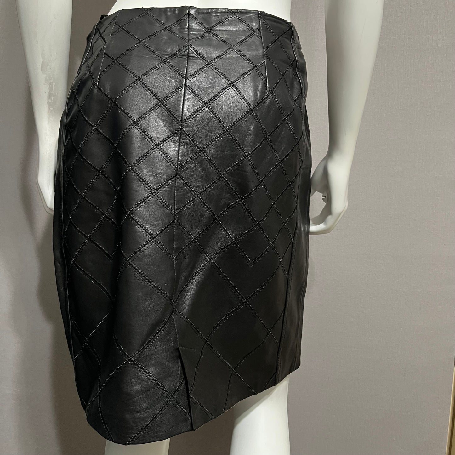 White House Black Market 100% Leather Quilted Diamond Print Pencil Skirt Sz-8