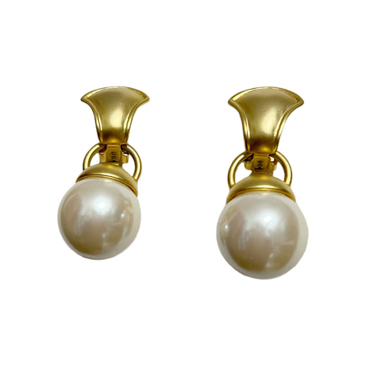 Vintage With Gold Large Pearl Clip On Earrings