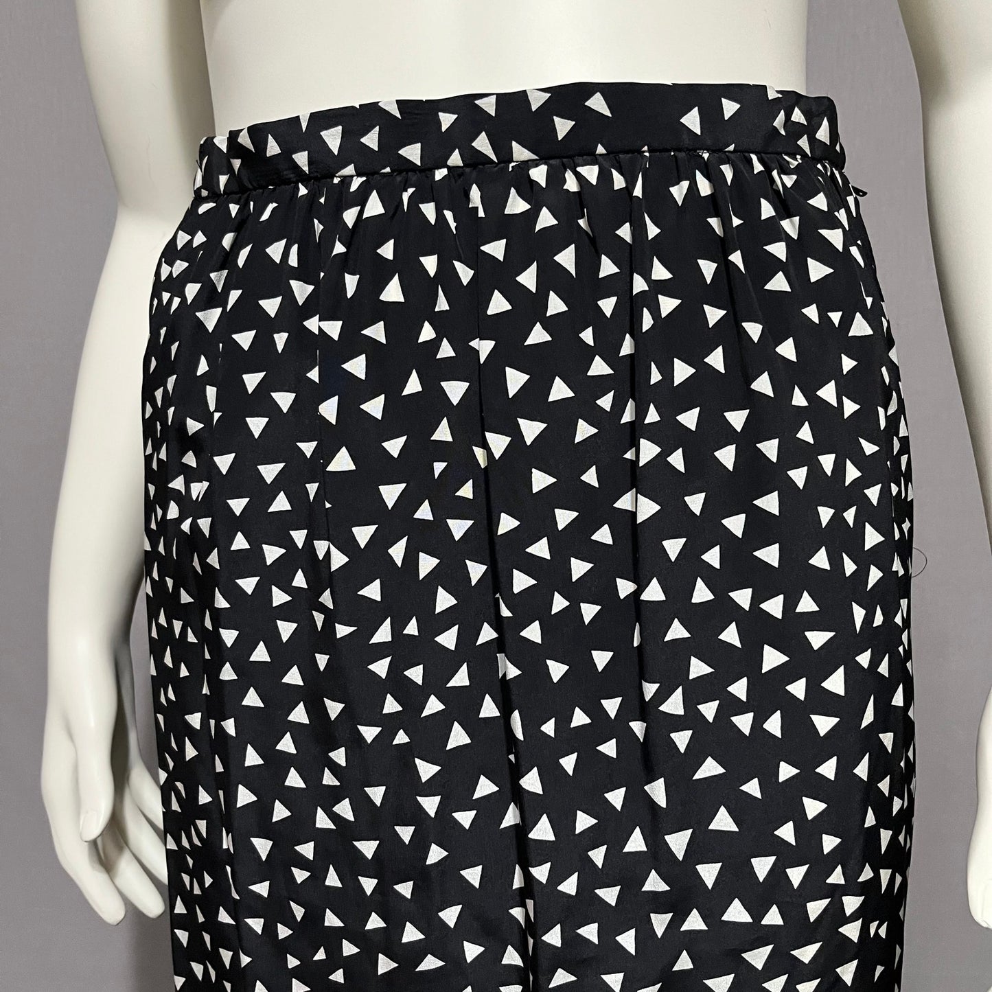 Neiman Marcus 100% Silk Triangle Print Pencil Skirt Sz-8