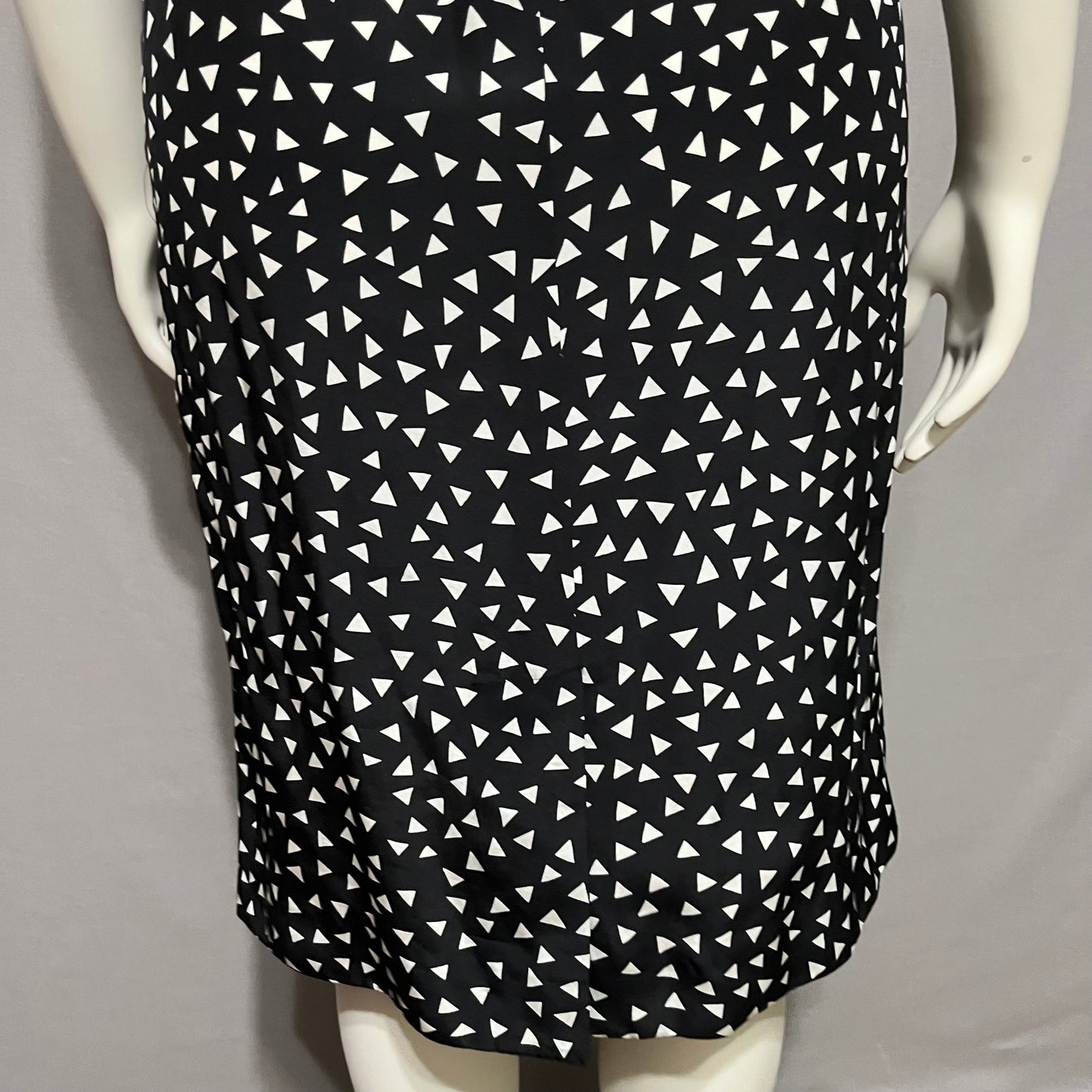 Neiman Marcus 100% Silk Triangle Print Pencil Skirt Sz-8