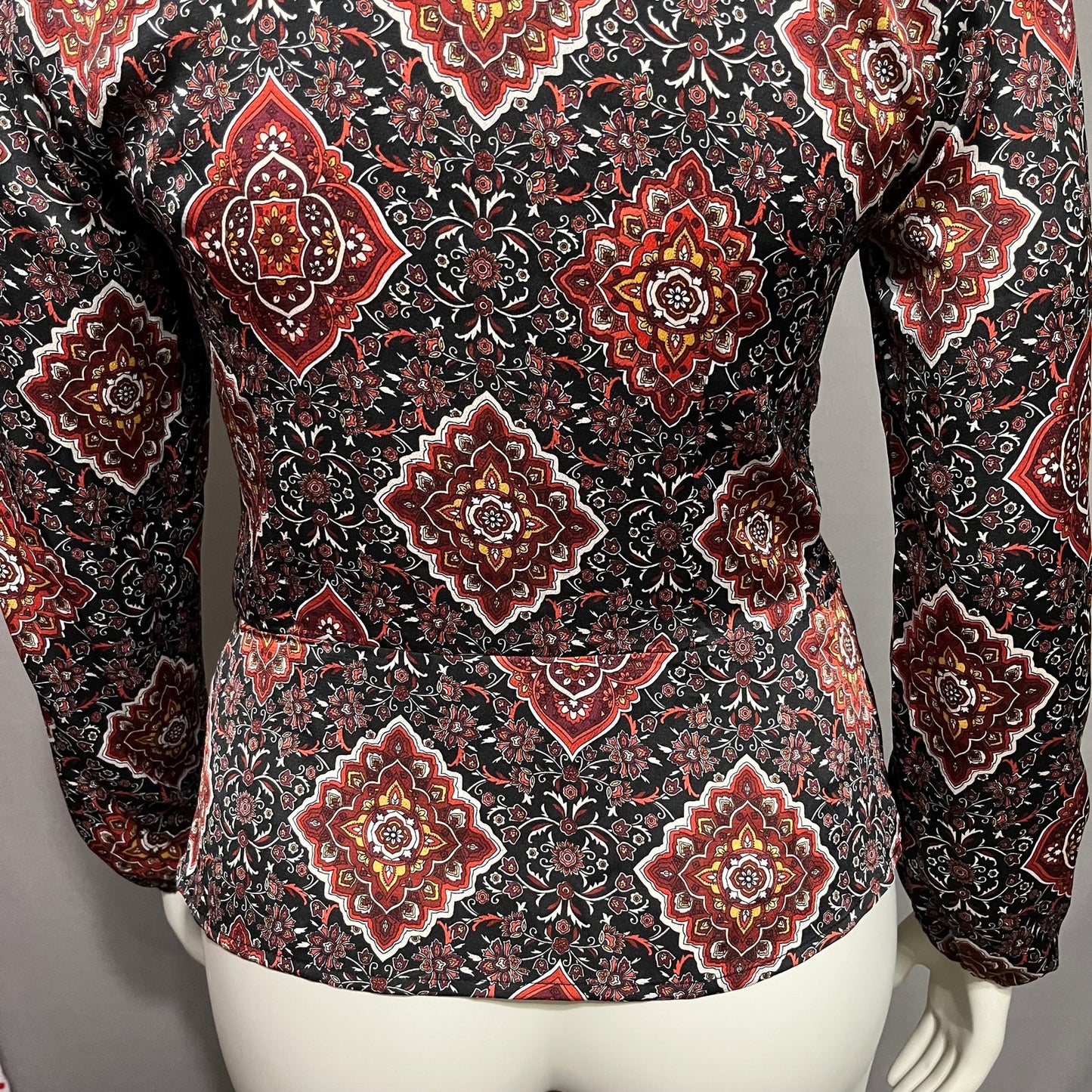 Satin Geometric Print Button Front V-Neck Long Sleeve Blouse Sz-Medium