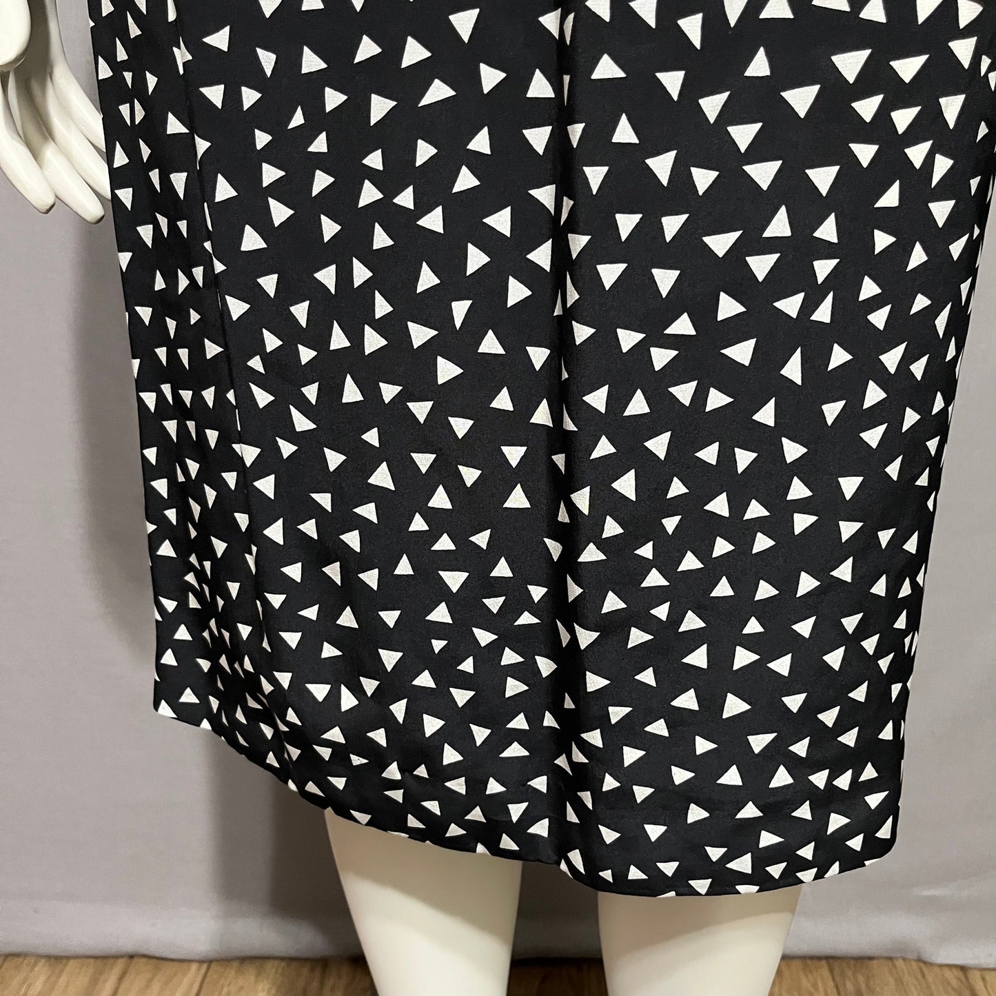 Neiman Marcus 100% Silk Triangle Print Pencil Skirt Sz-8