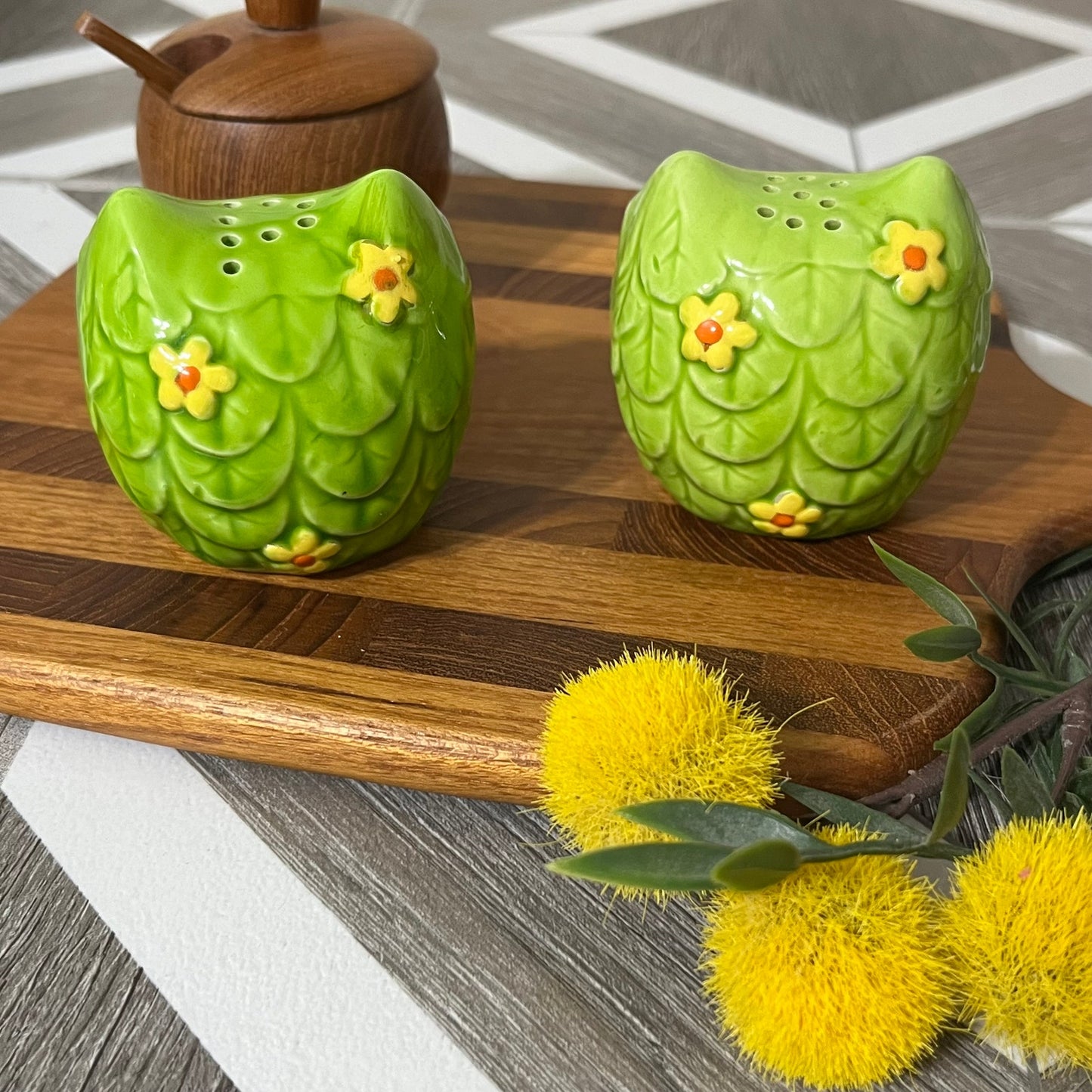 Owls Green 2 Pc Ceramic Salt & Pepper Shakers