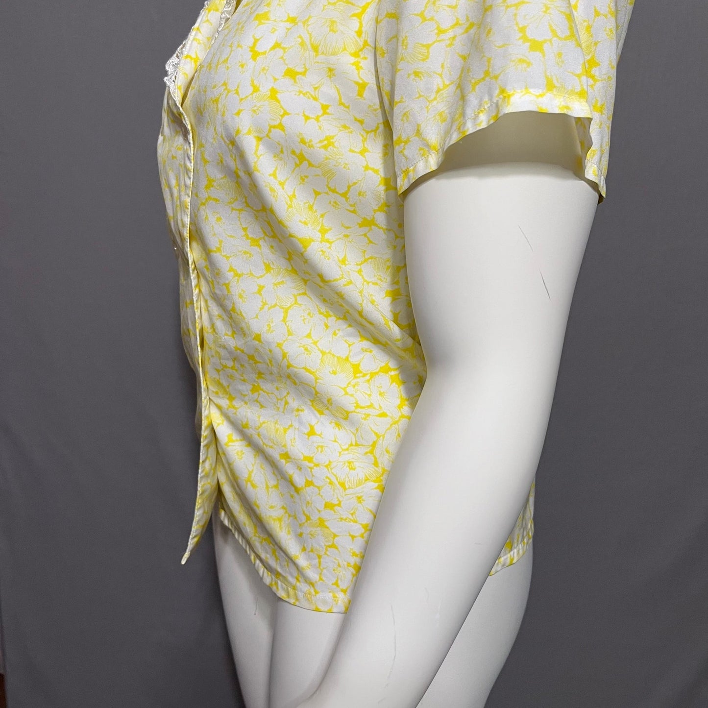 Shapely Vintage Yellow & White Floral Double Breasted Blouse Sz-Medium