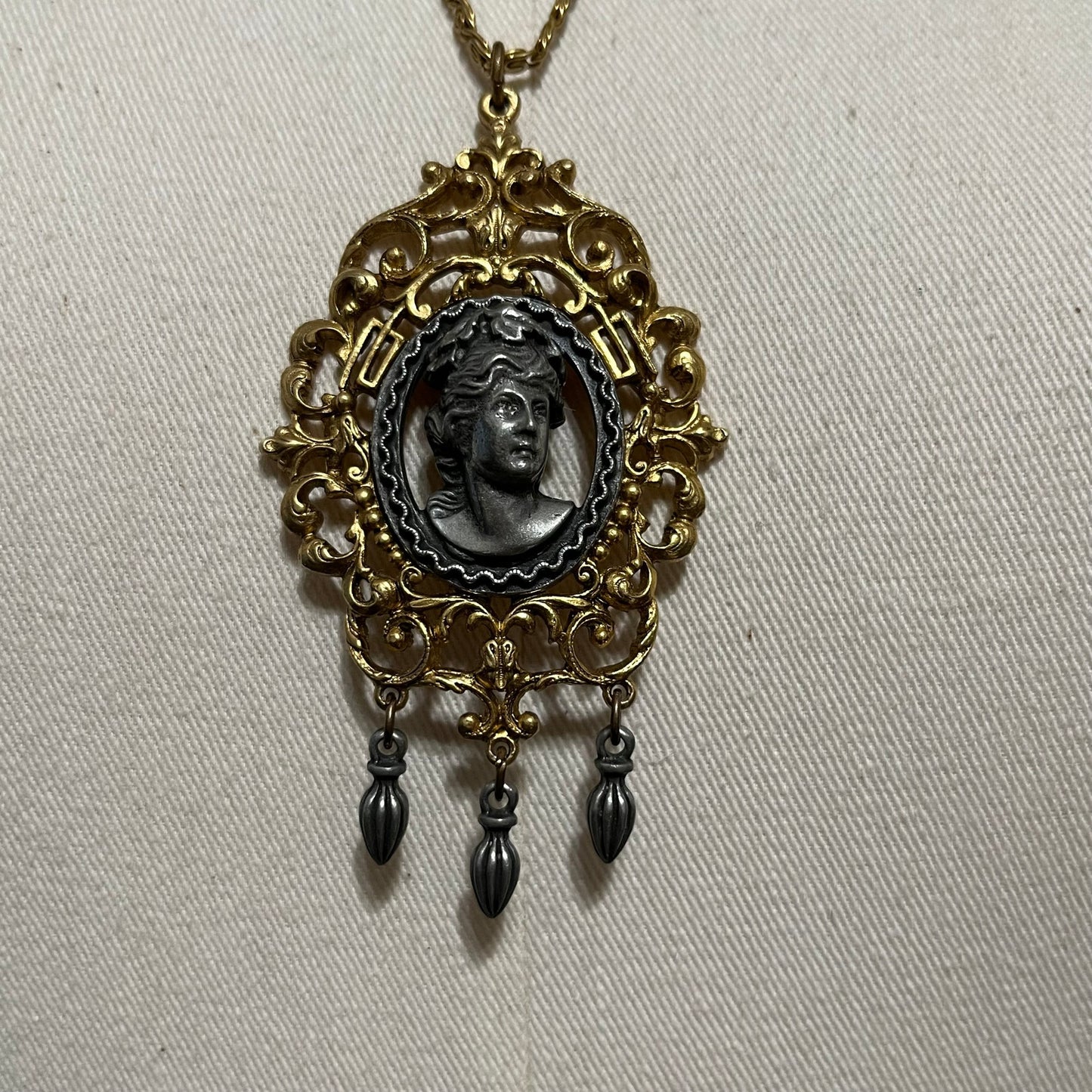 Vintage Cameo Victorian Style Pendant Necklace