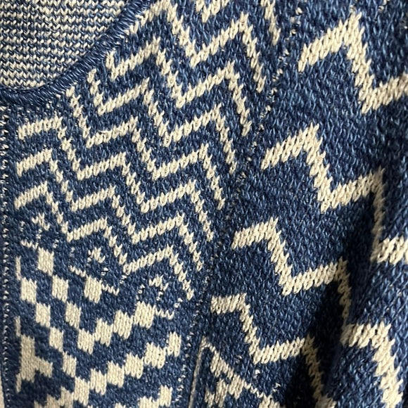 Isle Of Cotton 100% Cotton Blue | White Geometric Sweater Sz-Medium